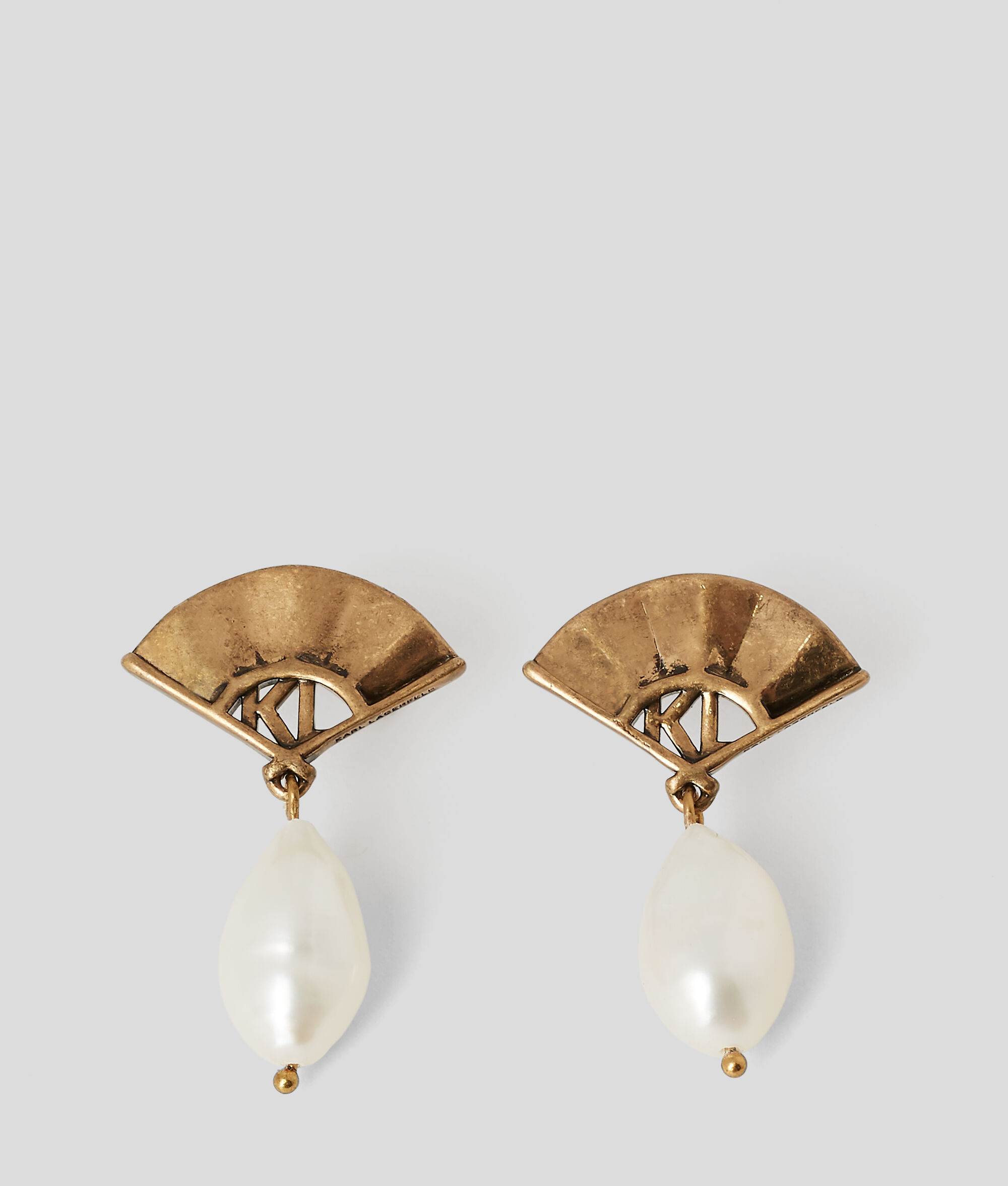 BOUCLES D'OREILLES AVEC PERLE ET MOTIF ÉVENTAIL K/ARCHIVE