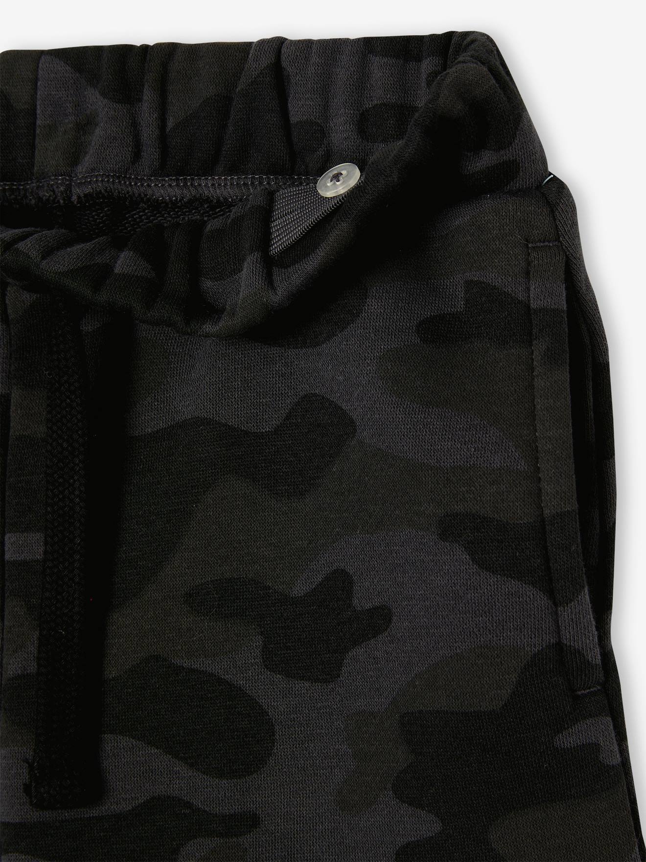 Bermuda masculina de lã polar com estampa camuflada preta.
