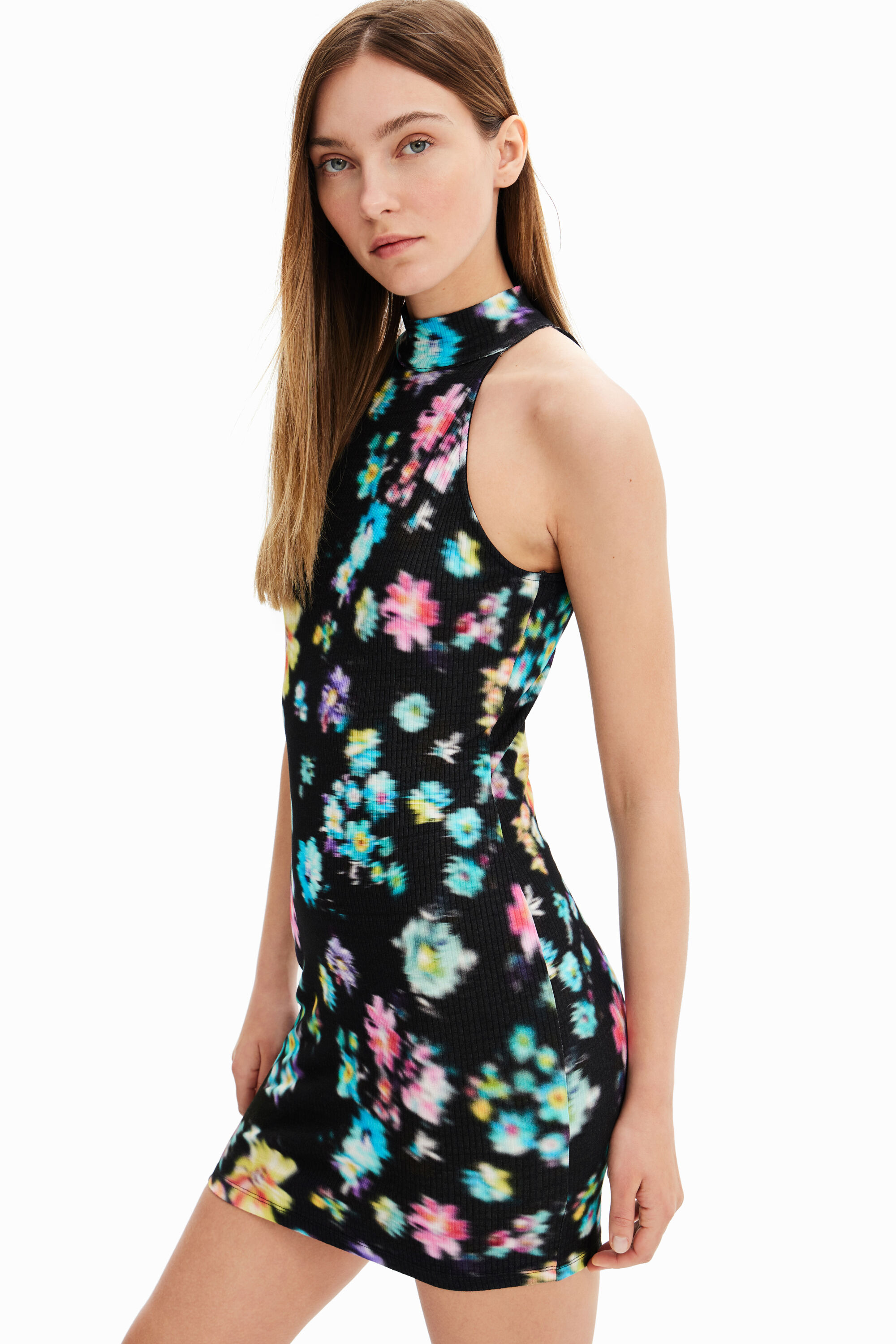 Robe courte encolure dos nu
