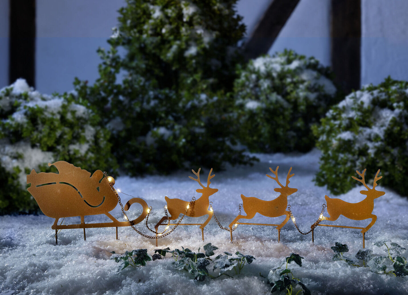 Weihnachtsmann mit Rentierschlitten