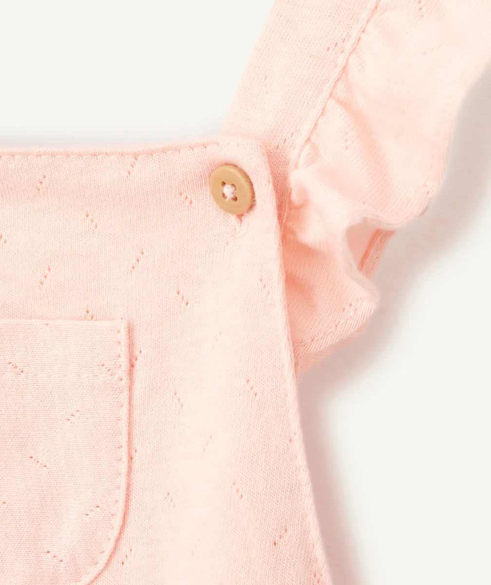 LA SALOPETTE SHORT ROSE EN MAILLE AJOURÉE AVEC VOLANTS