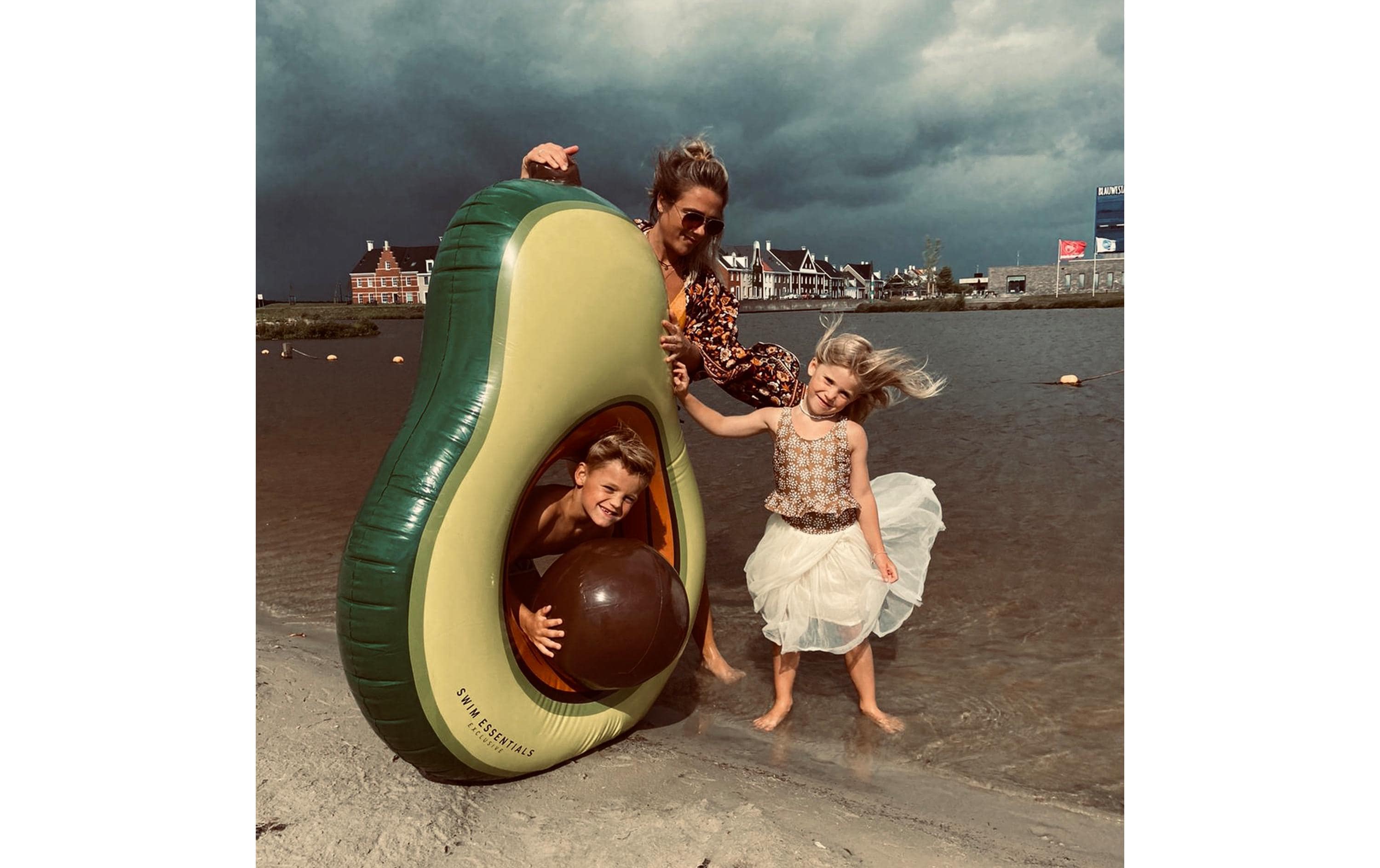 Luftmatratze AvocadoAufblasbare Luftmatratze mit Strandball