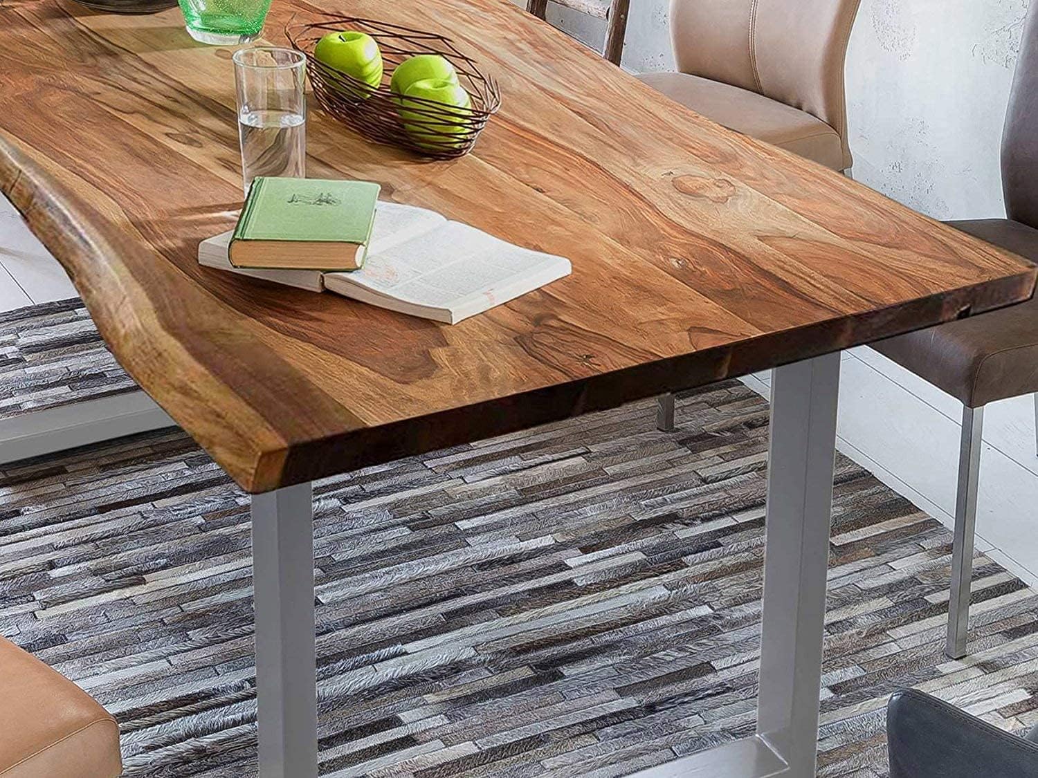 SAM Baumkantentisch 140x80 cm Quarto, Akazienholz massiv + nussbaumfarben, Esstisch mit silbernem U-Gestell, Esszimmertisch/Holztisch Industrial-Design, Tischplatte 26 mm
