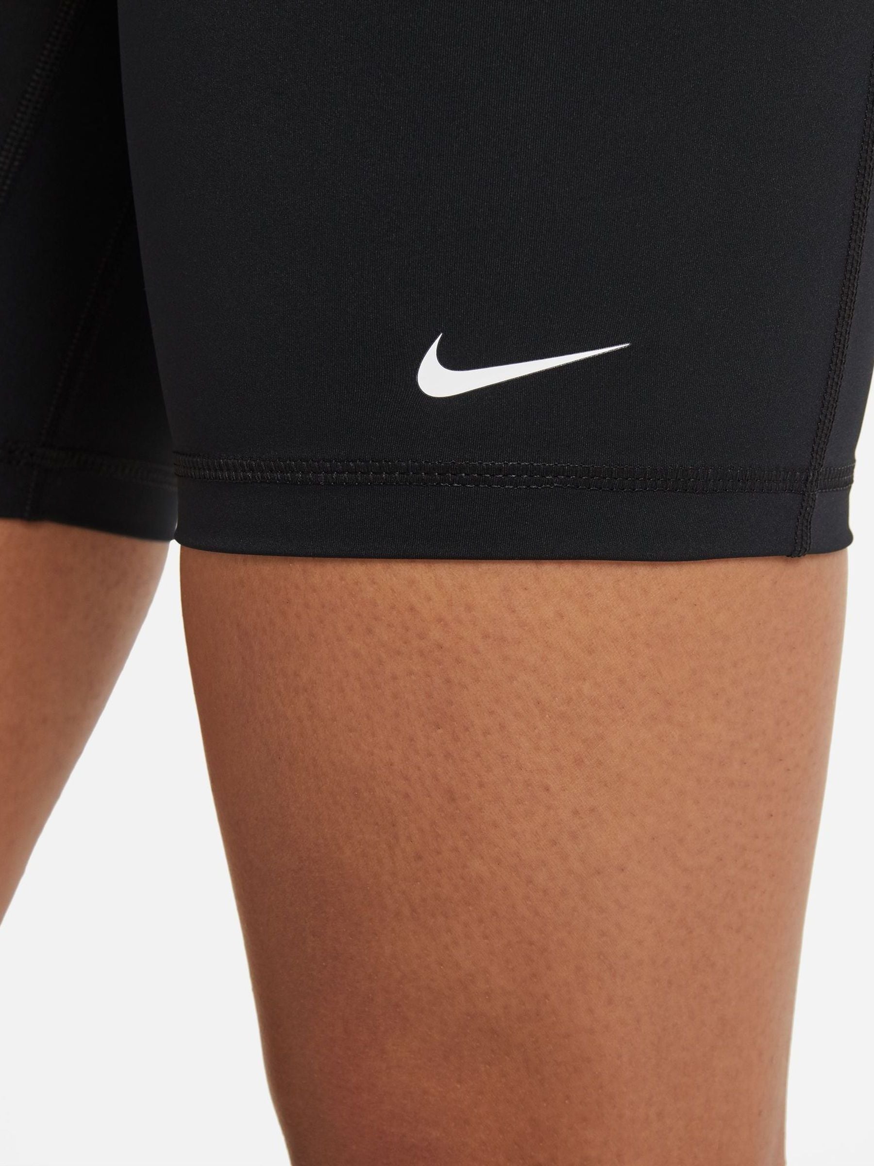 Zwart - Nike - Pro 365 short van 7 inch met hoge taille