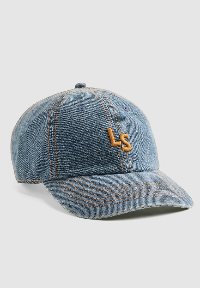 Boné Levi's com monograma LS