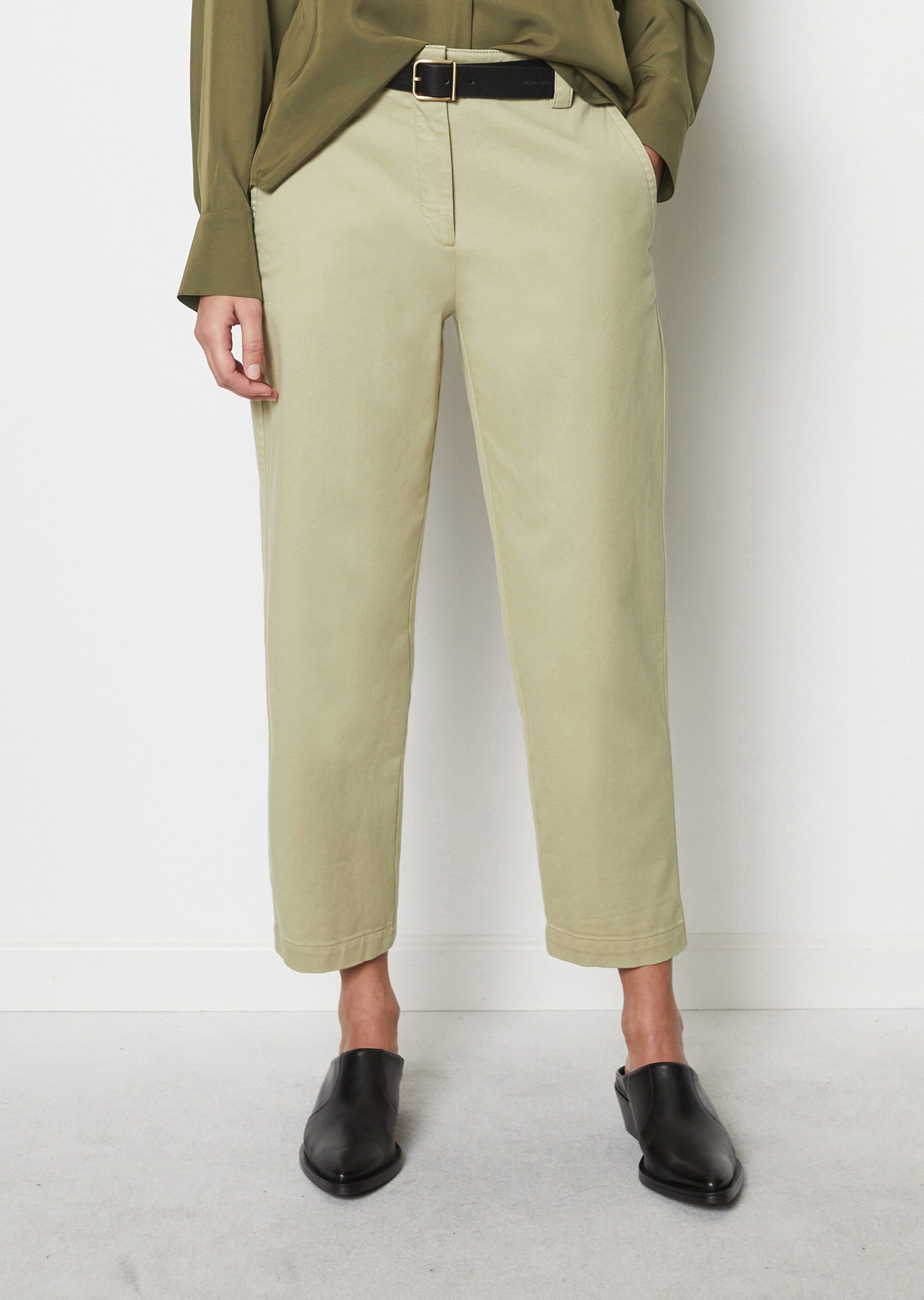 Chino Modell KALNI tapered aus Bio-Baumwoll-Stretch