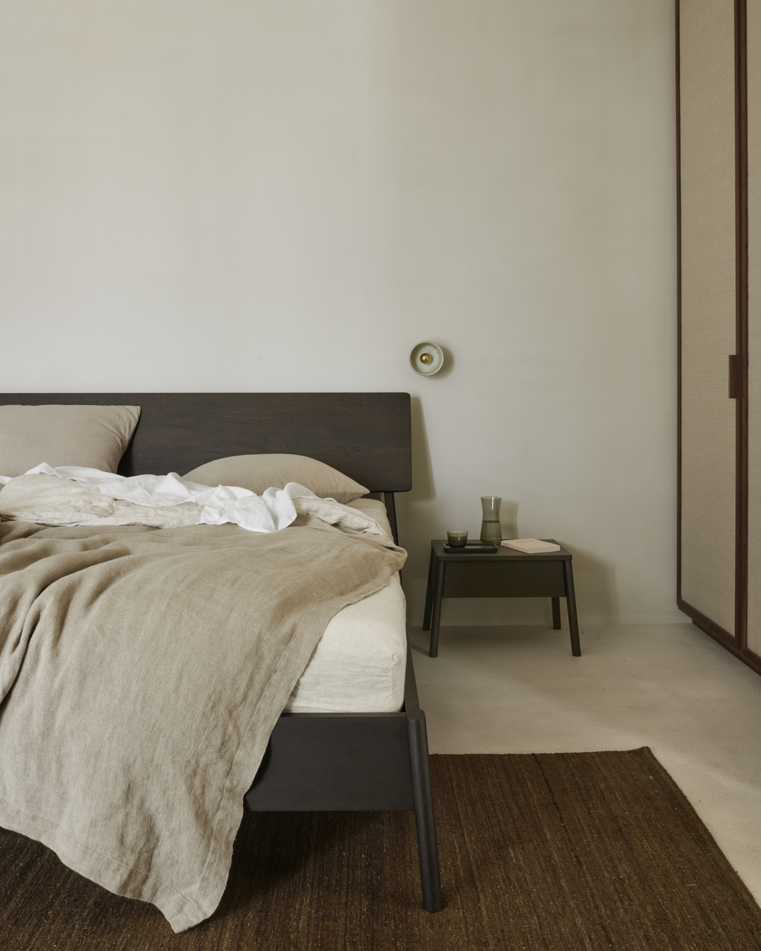 Ethnicraft bed Oak air brown 180x200 incl. lattenbodem