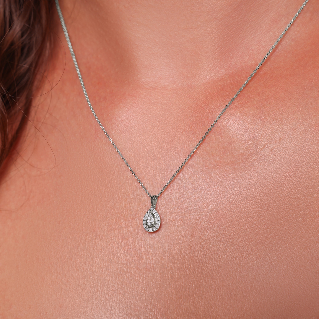 Collier mit Anhänger 750/18 K Weissgold mit Diamanten 0.16 ct H/si