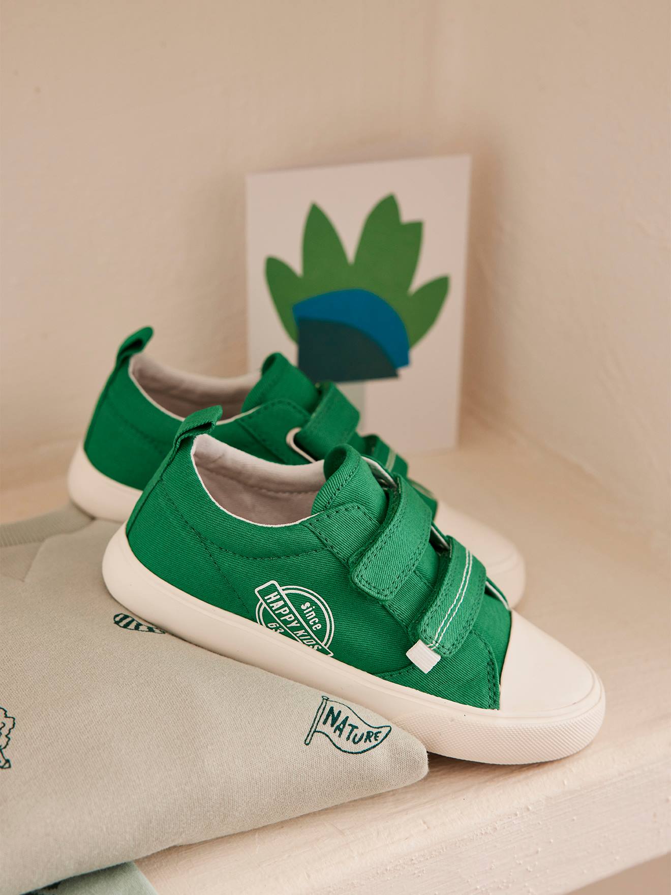 Tênis de lona com tiras autoadesivas, para meninos, verde escuro liso com estampas.