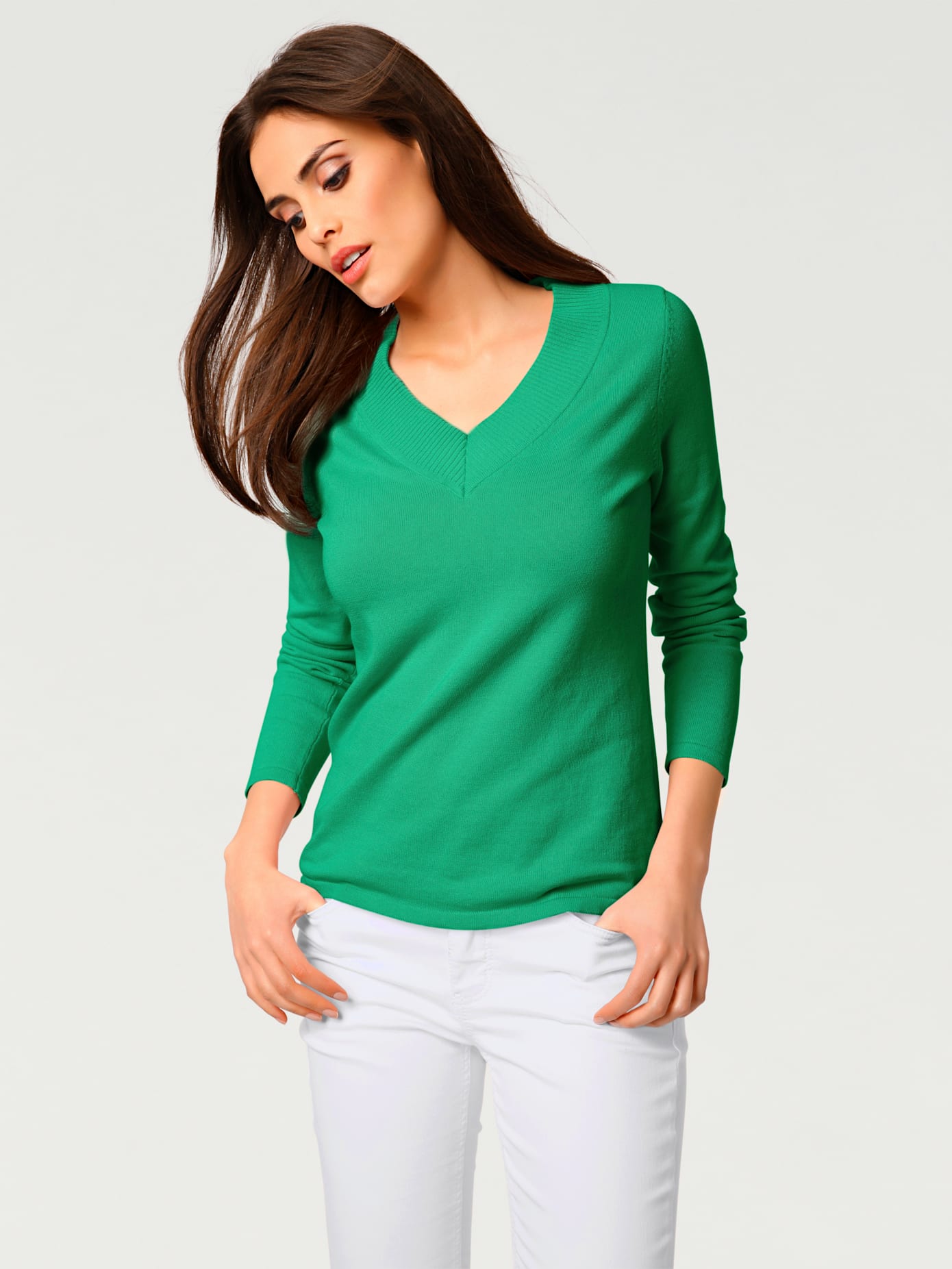 Joli pull basique à encolure en v