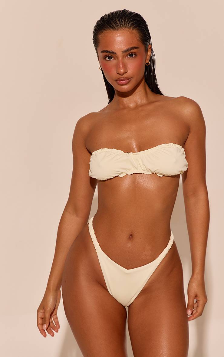 Crème Bas De Bikini À Élastiques Froncés Et Décolleté En V