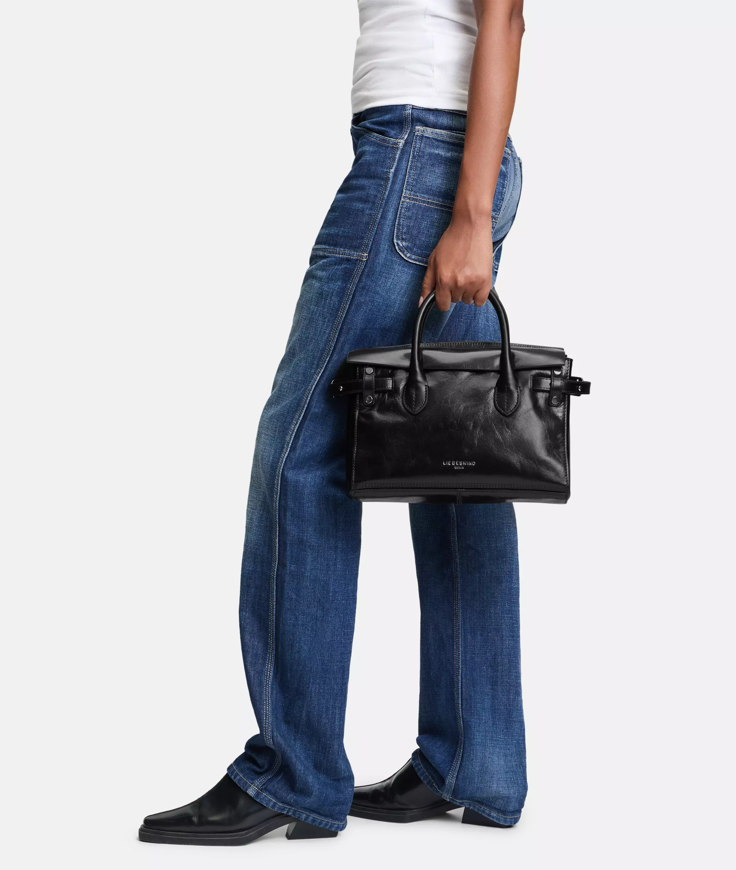 Archive Gloria Satchel M Spacious handbag made of shiny leather