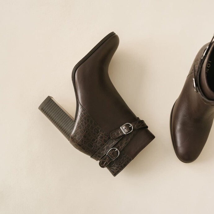 Bottines à talons et boucles  en cuir et croco marron