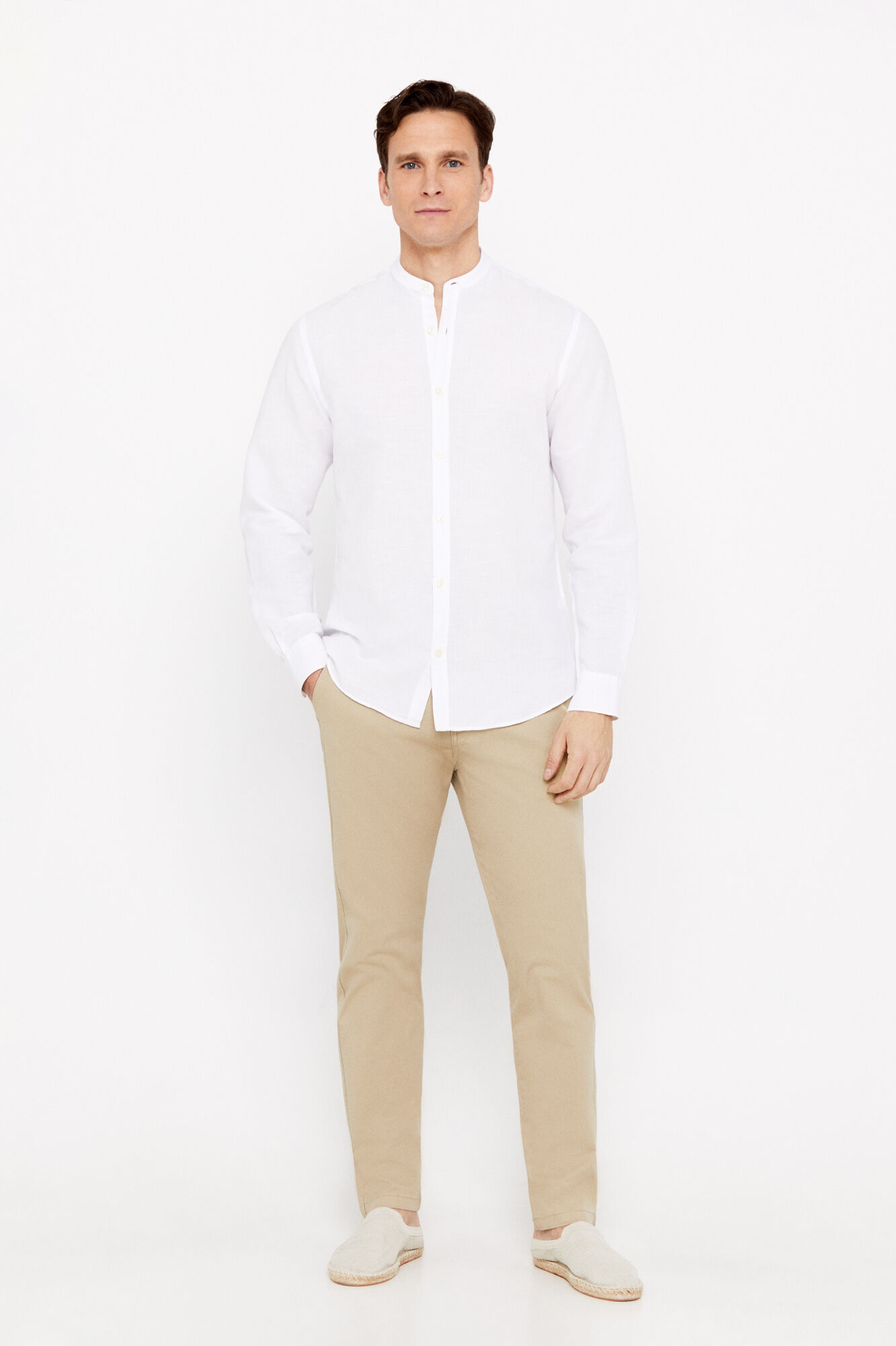 Calça chino leve com corte afunilado - Marfim