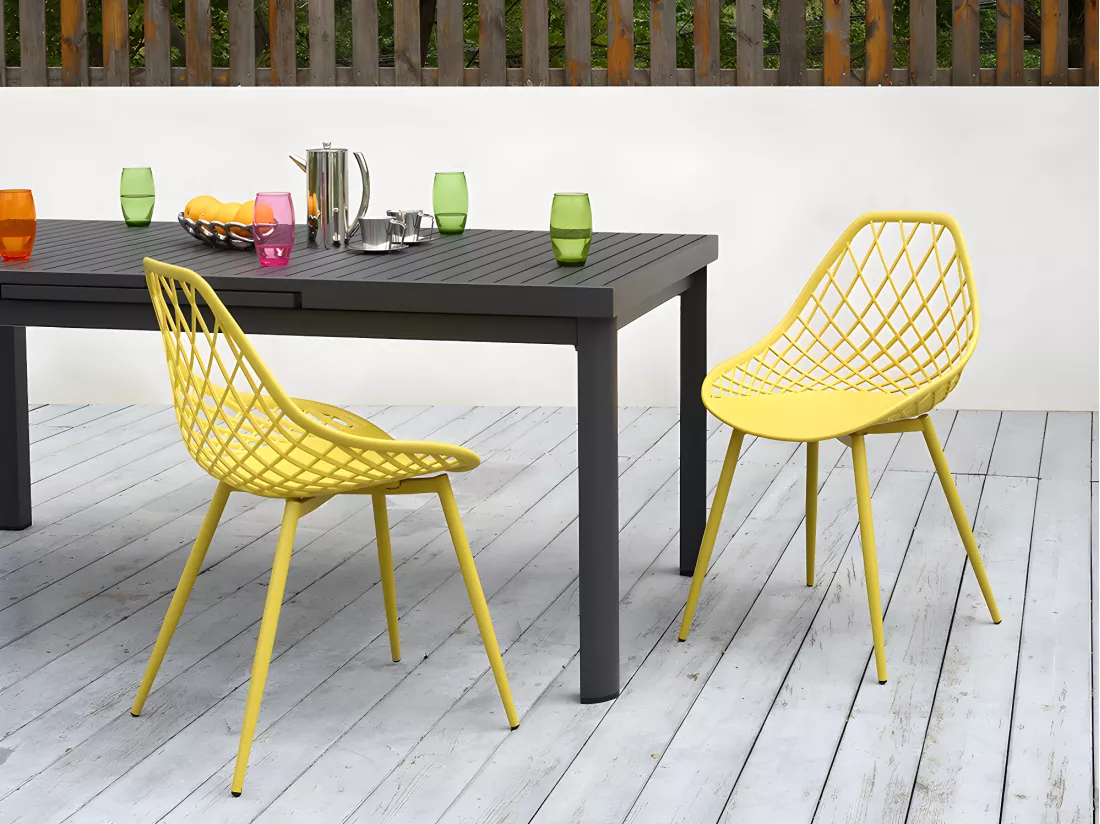 Lot de 2 chaises de jardin en polypropylène avec pieds en métal - Jaune moutarde - MALAGA de MYLIA
