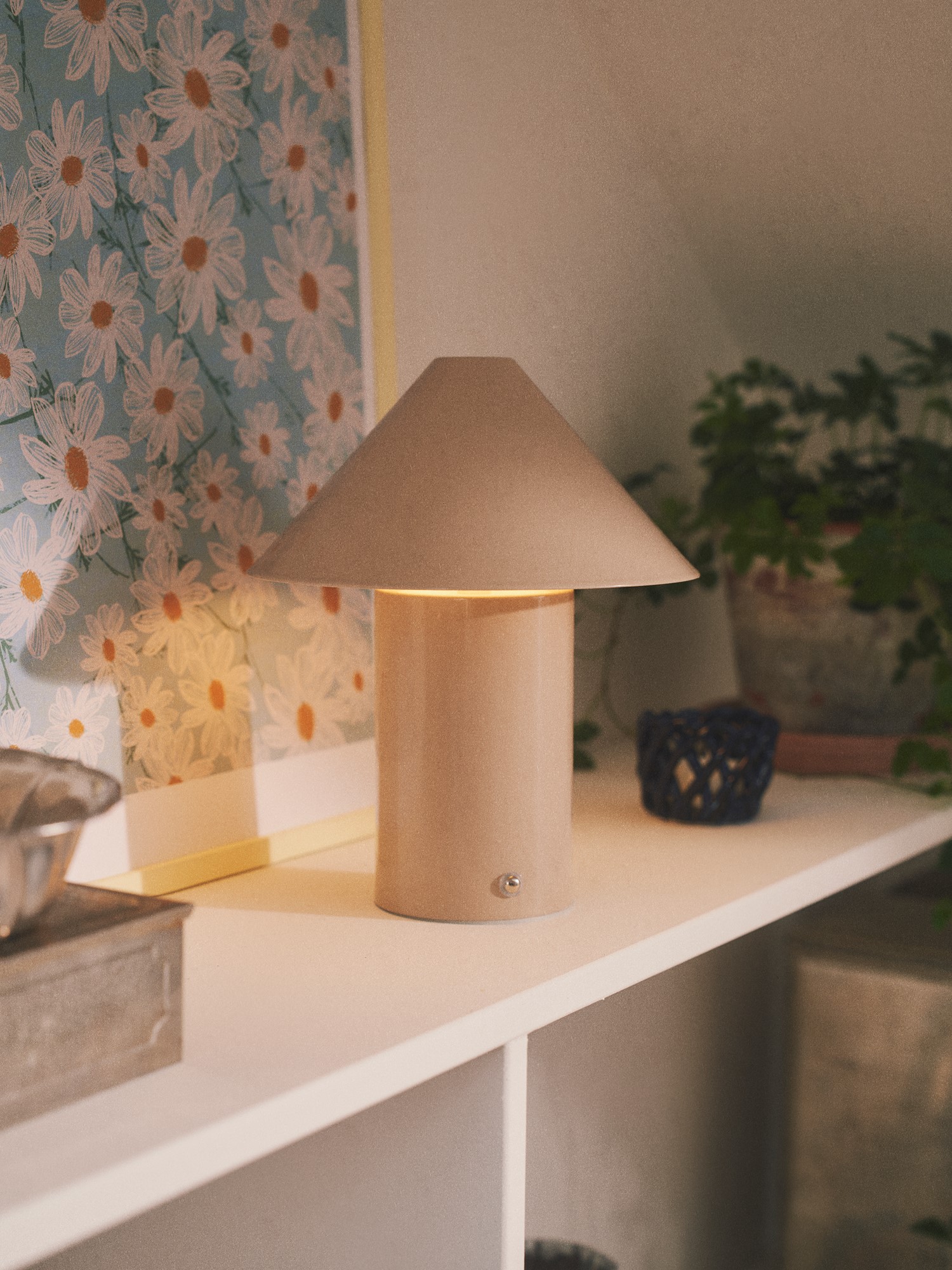 Bordlampe | Jern. Ø18 x 21,5 cm. Med USB. | Dusty Green