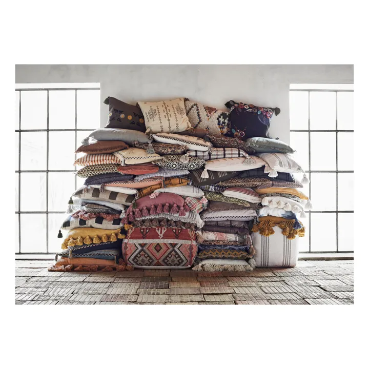 Madam Stoltz Housse de coussin fleuri | Noir