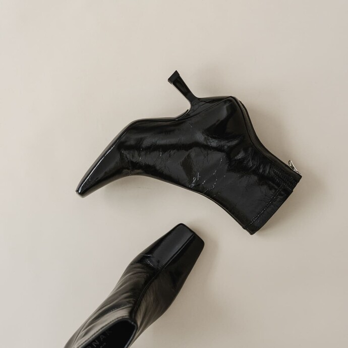 Bottines à talon  en cuir brillant noir