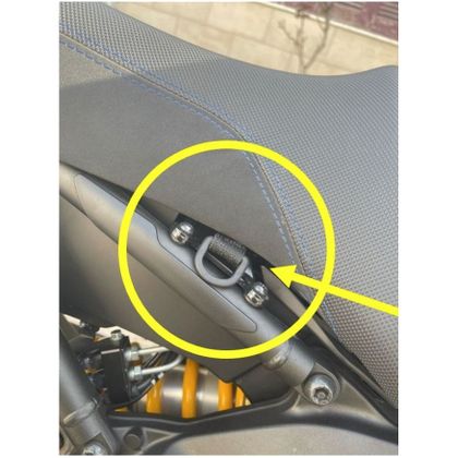 Accessoire airbag Motoairbag ANNEAU D'ATTACHE SANGLE INVISIBLE FIXEE SOUS LA SELLE - Noir