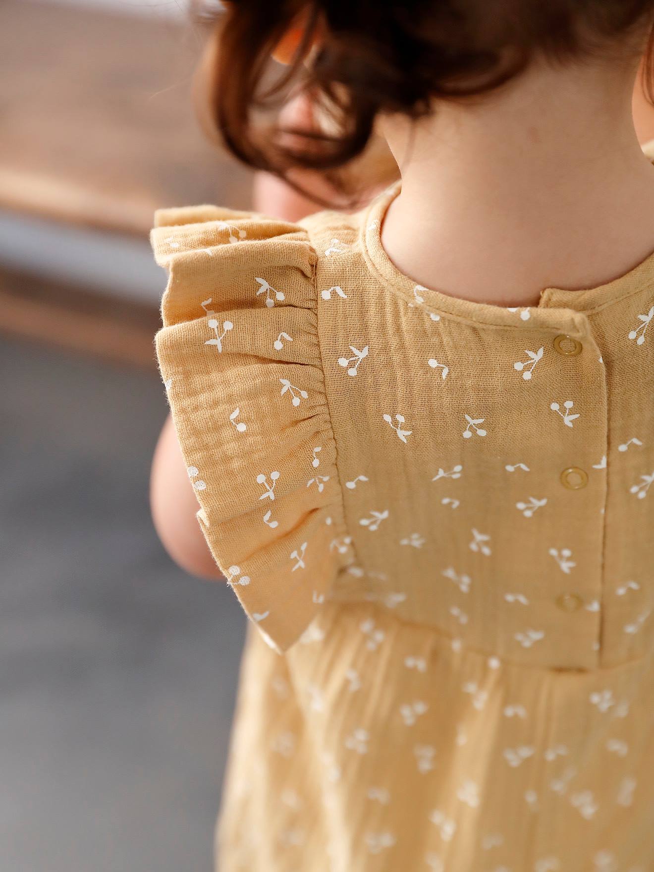 Macacão de bebê em chiffon de algodão amarelo claro