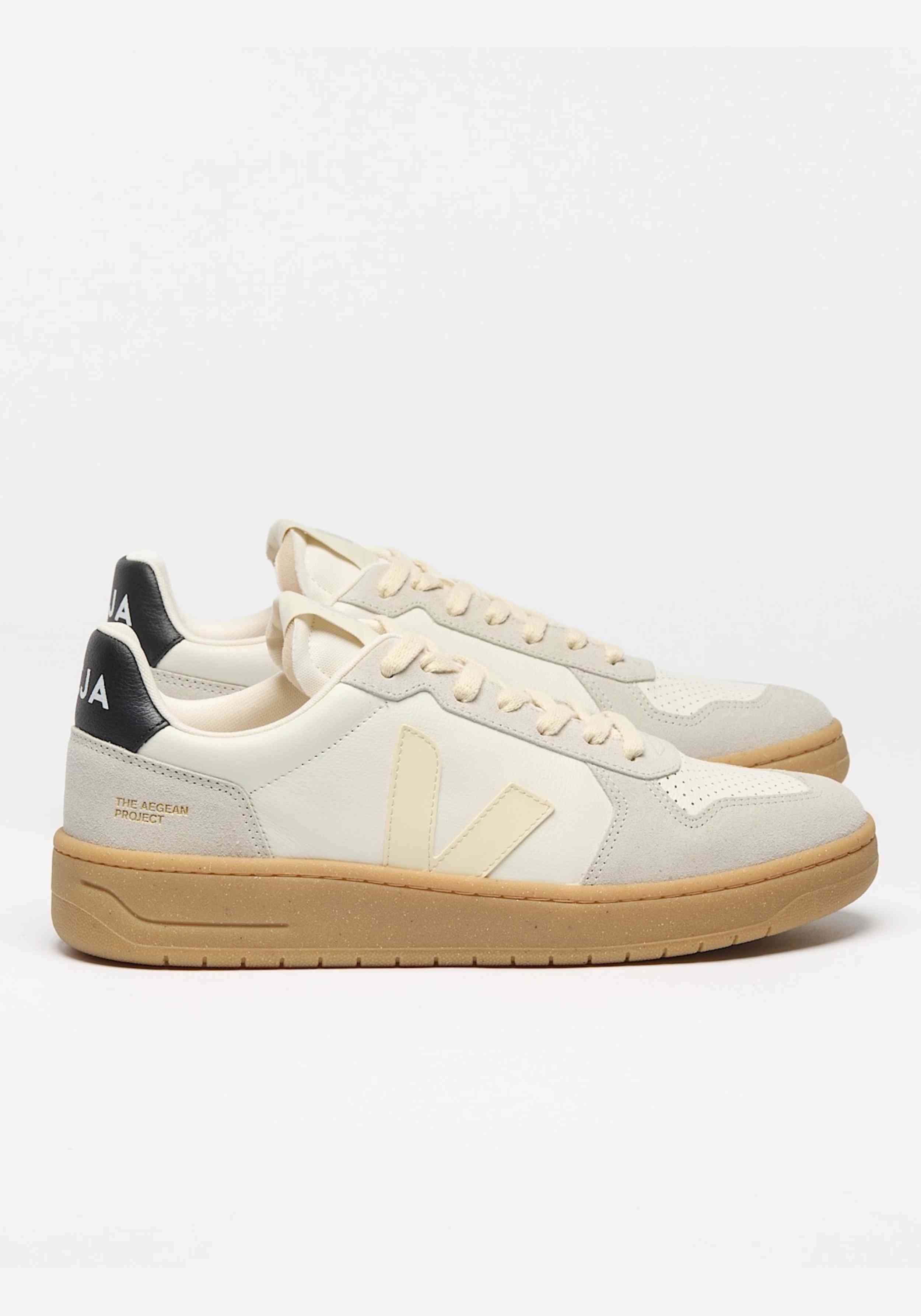 Veja Sneaker V-82 Grained Leather Pure Calcaire Black