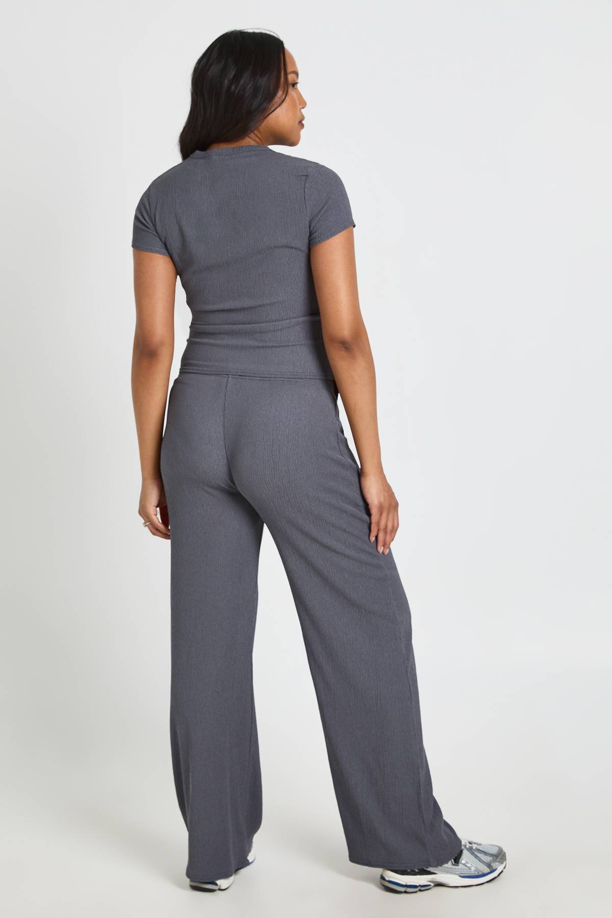 boohoo Ensemble Coordonné De Maternité T-shirt Côtés Froncés Et Pantalon Large
