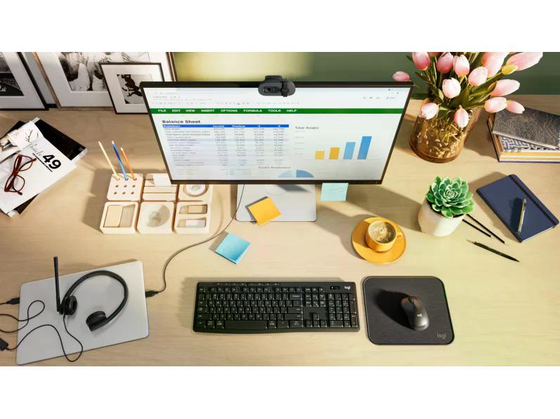 Logitech Webcam Brio 105 Full HD 1080p 30 fps Eine Full HD-Business-Webcam mit 1080p, automatischem Lichtausgleich und integrierter Abdeckblende