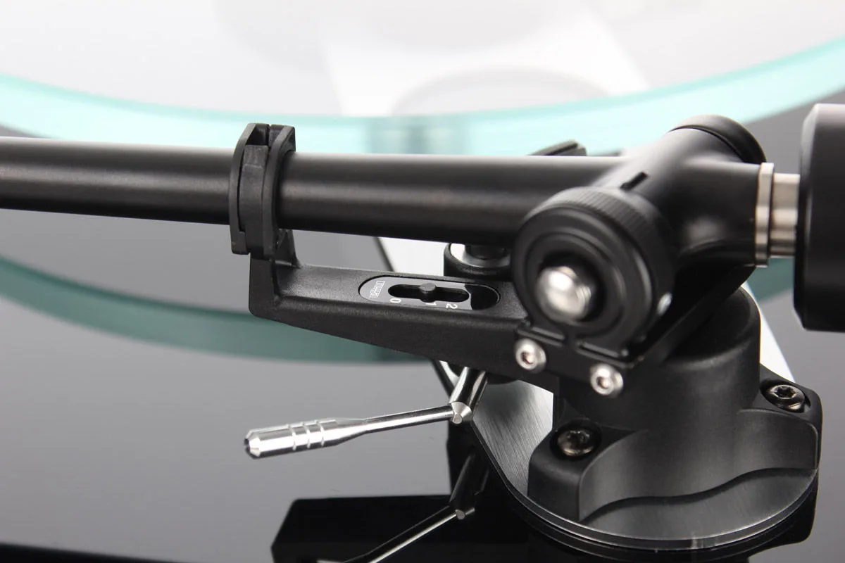 Rega Planar 3 Noir laqué (sans cellule) Platines vinyle hi-fi