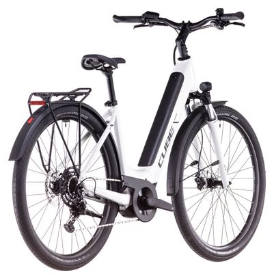 VTC Électrique Cube Touring Hybrid One 500 Easy Entry Shimano Cues 9V 500 Wh 700 mm Blanc Cotton Gris 2025