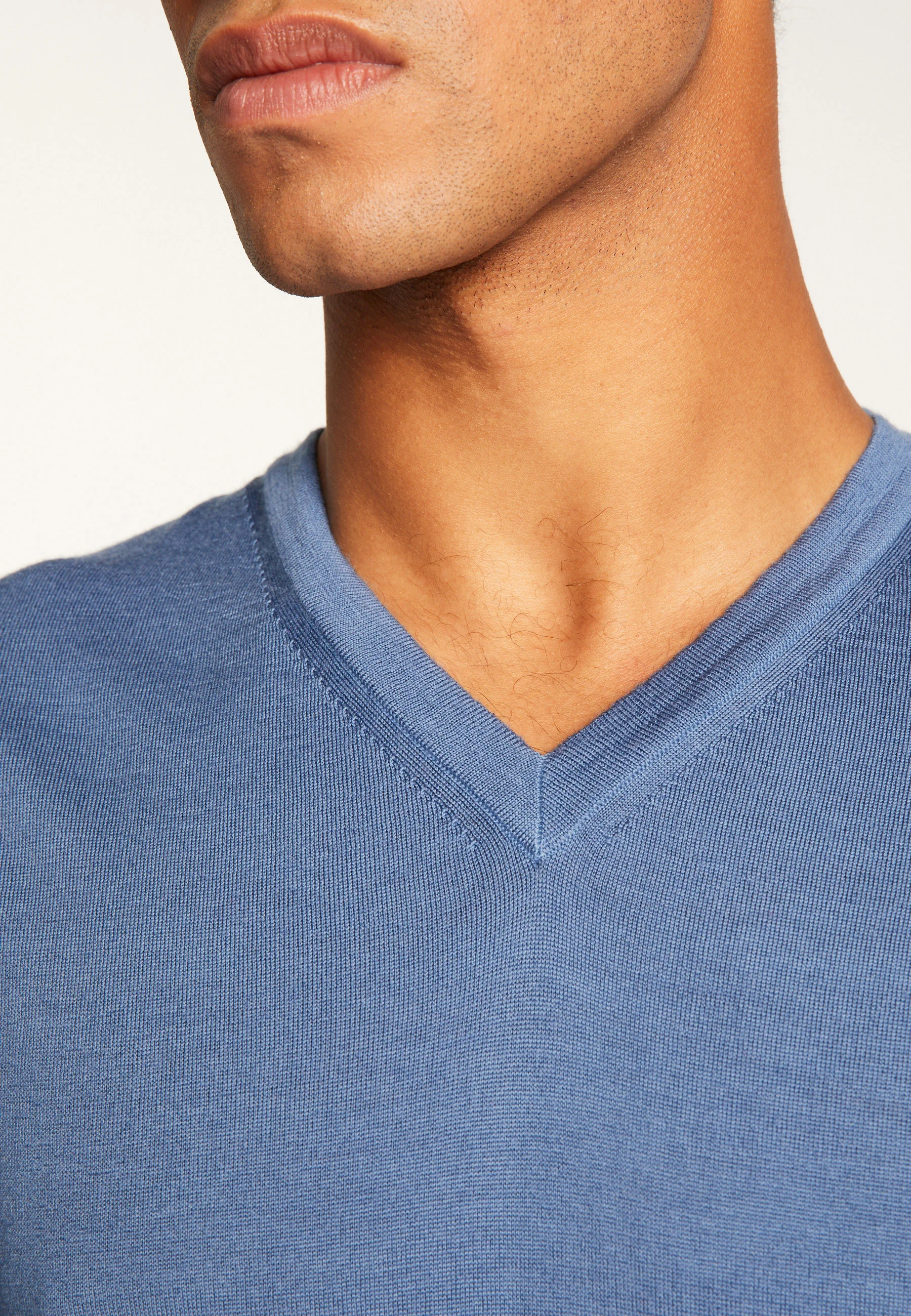 ELMOAH24 - Pull col v en laine mérinos | Bleu