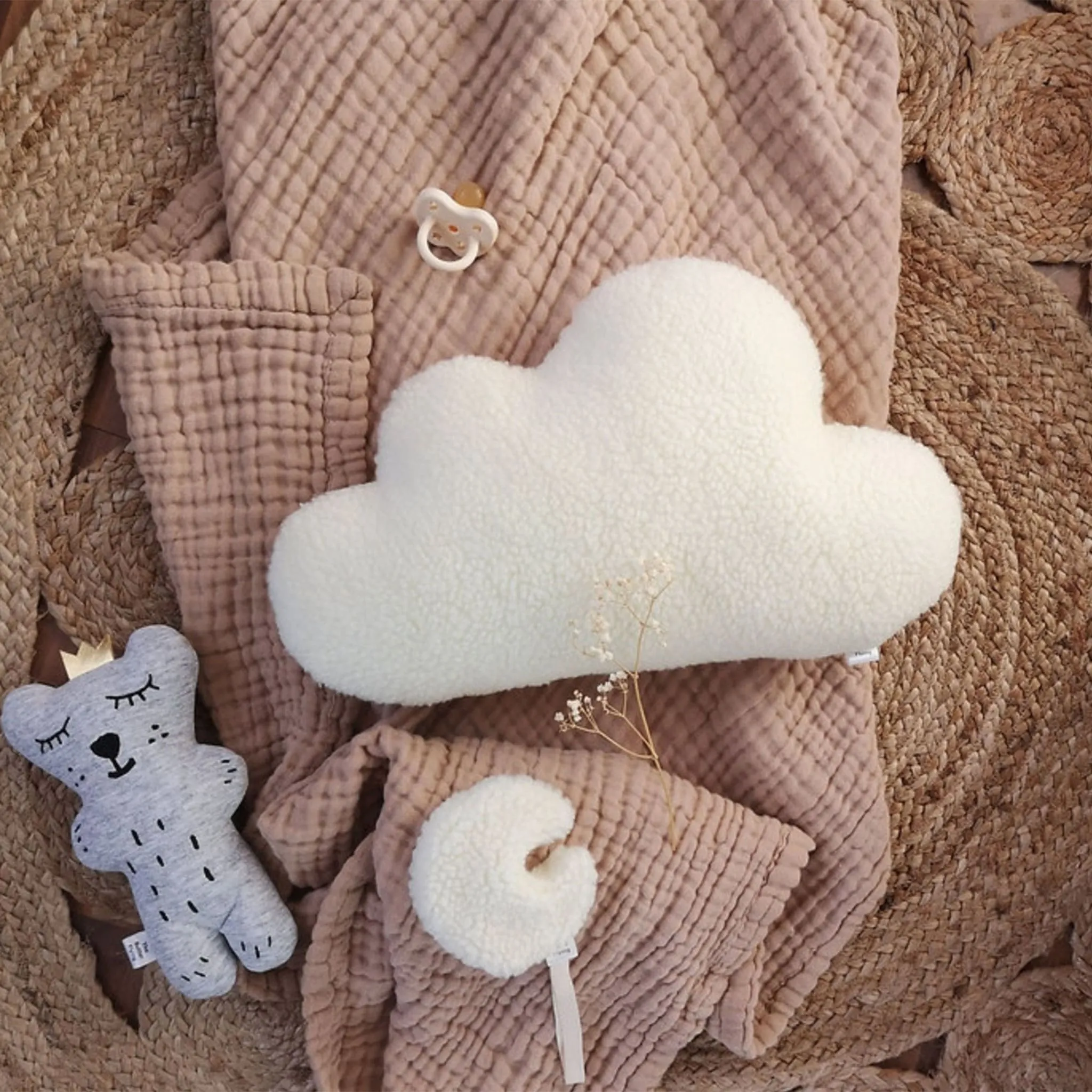 The Butter Flying Coussin Nuage Sherpa Ivoire