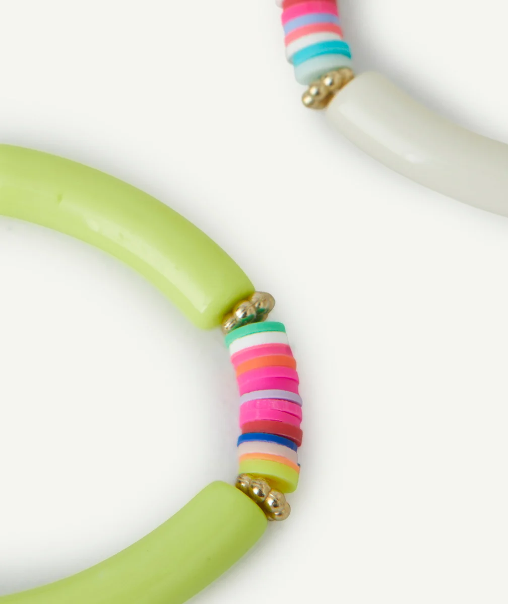 LOT DE 2 BRACELETS FILLE AVEC PERLES ÉCRU JAUNE ET COULEUR DORÉE