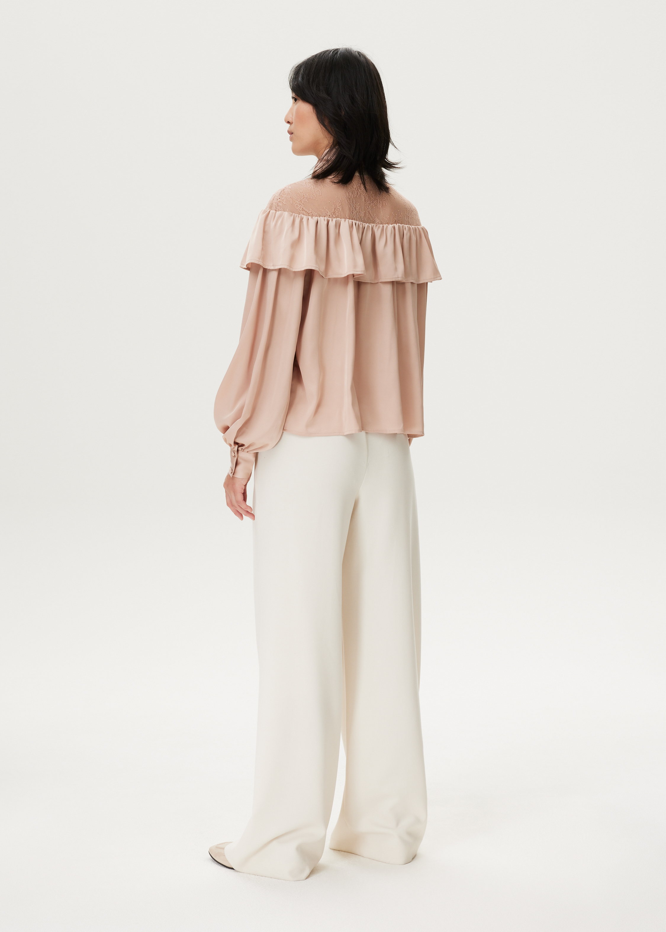Blouse met ruffles en kant