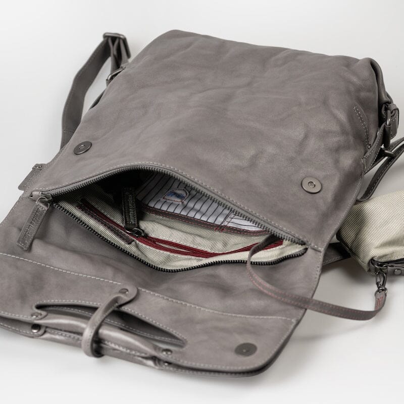 Aunts & Uncles Grandma's Luxury Club Backpack / Shoulderbag Mrs. Mince Pie Oyster Grey