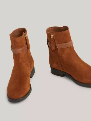 Botas de cano curto com tira de camurça, modelo Essential, de alta qualidade.