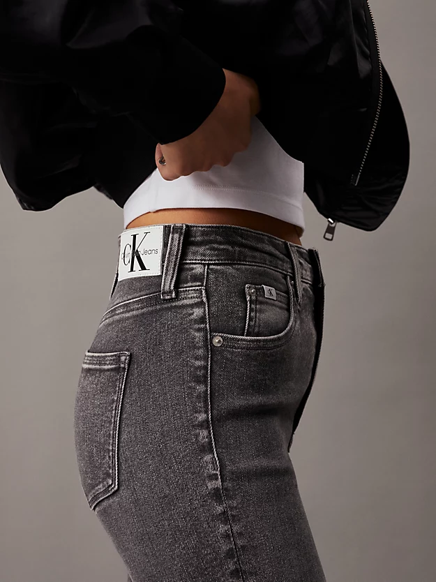 Calça jeans super skinny de cintura alta até o tornozelo