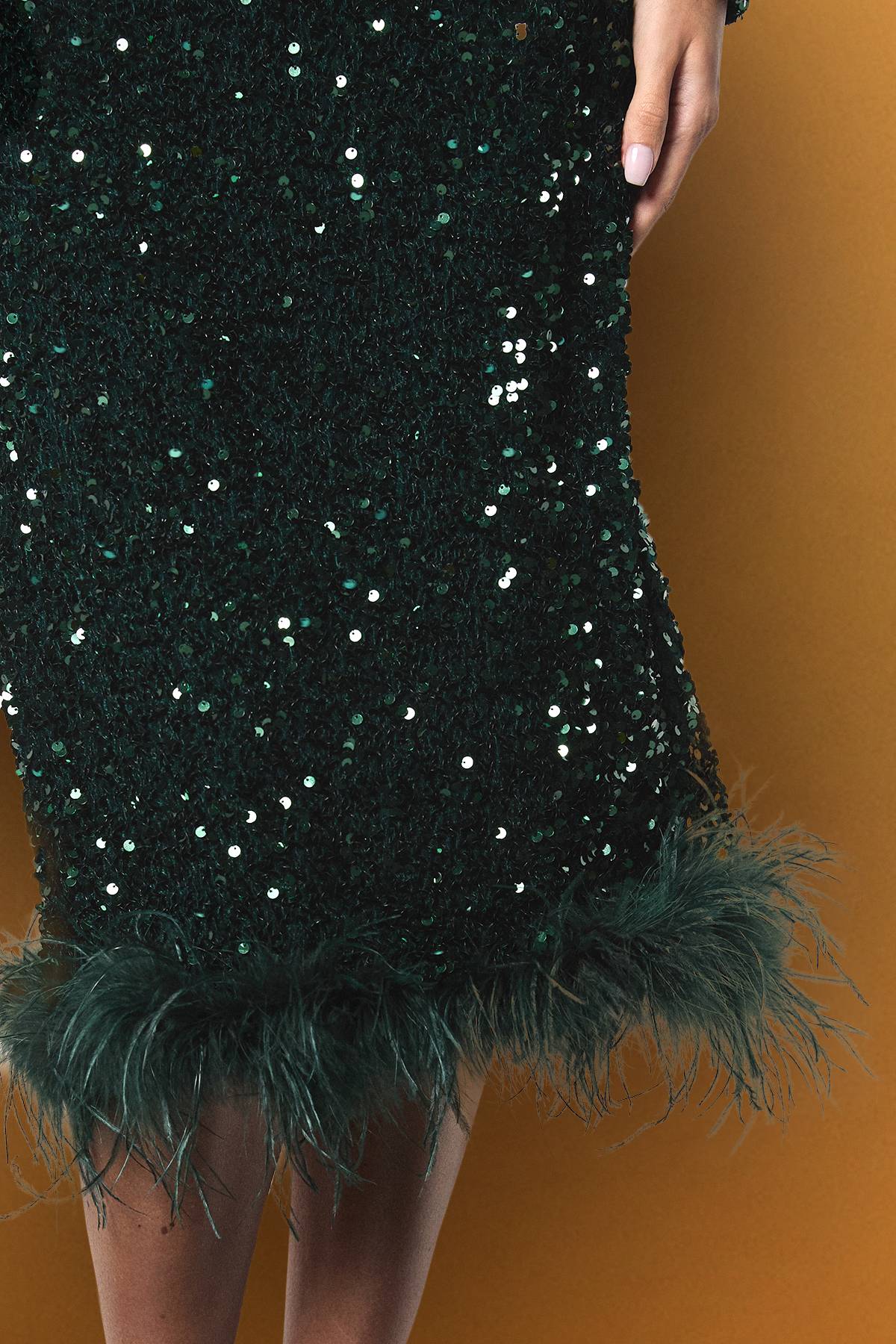 Coast Robe Midi de Soirée à Manches Longues avec Sequins et Ourlet à Plumes