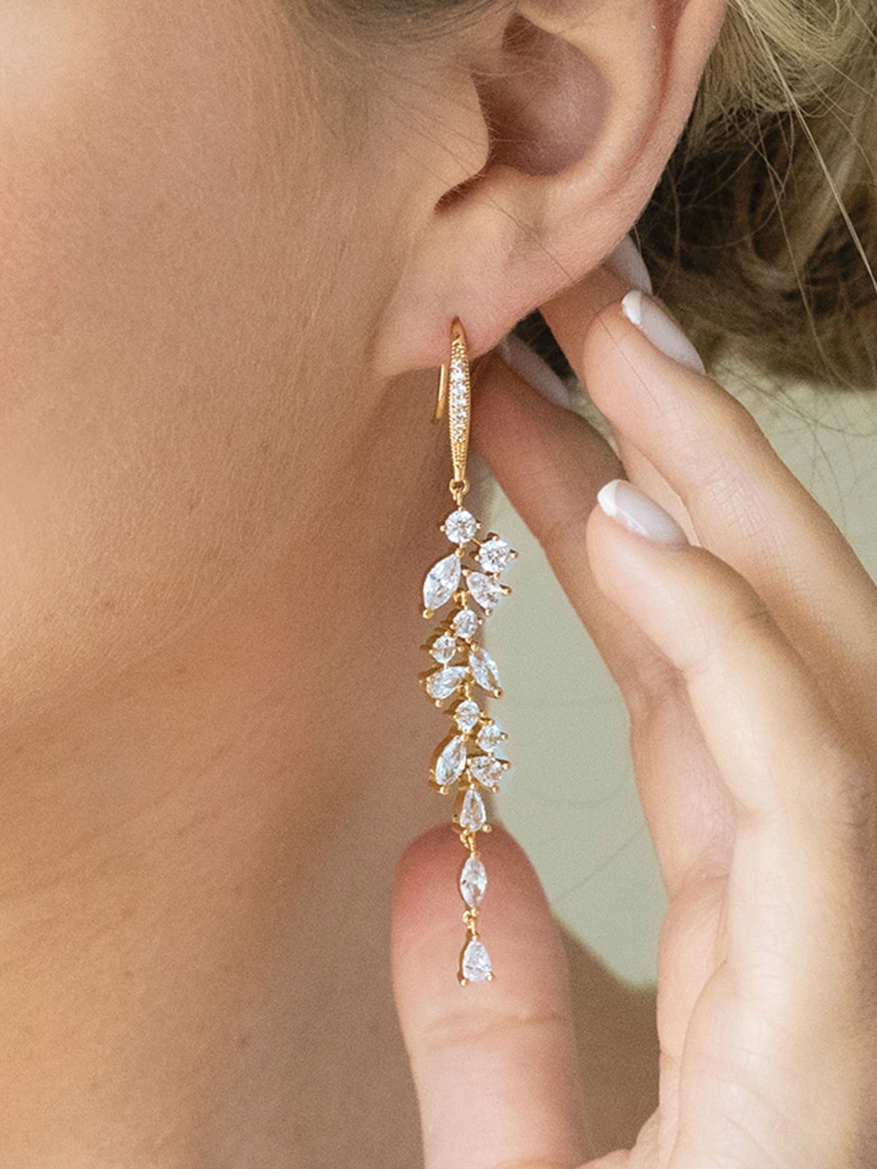 Goud - Ivory & Co Sandringham oorhangers met kristallencluster