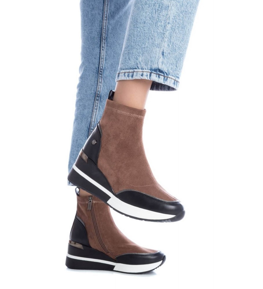 Botas de cano curto Xti Suede 141576 taupe - altura do salto: 6 cm