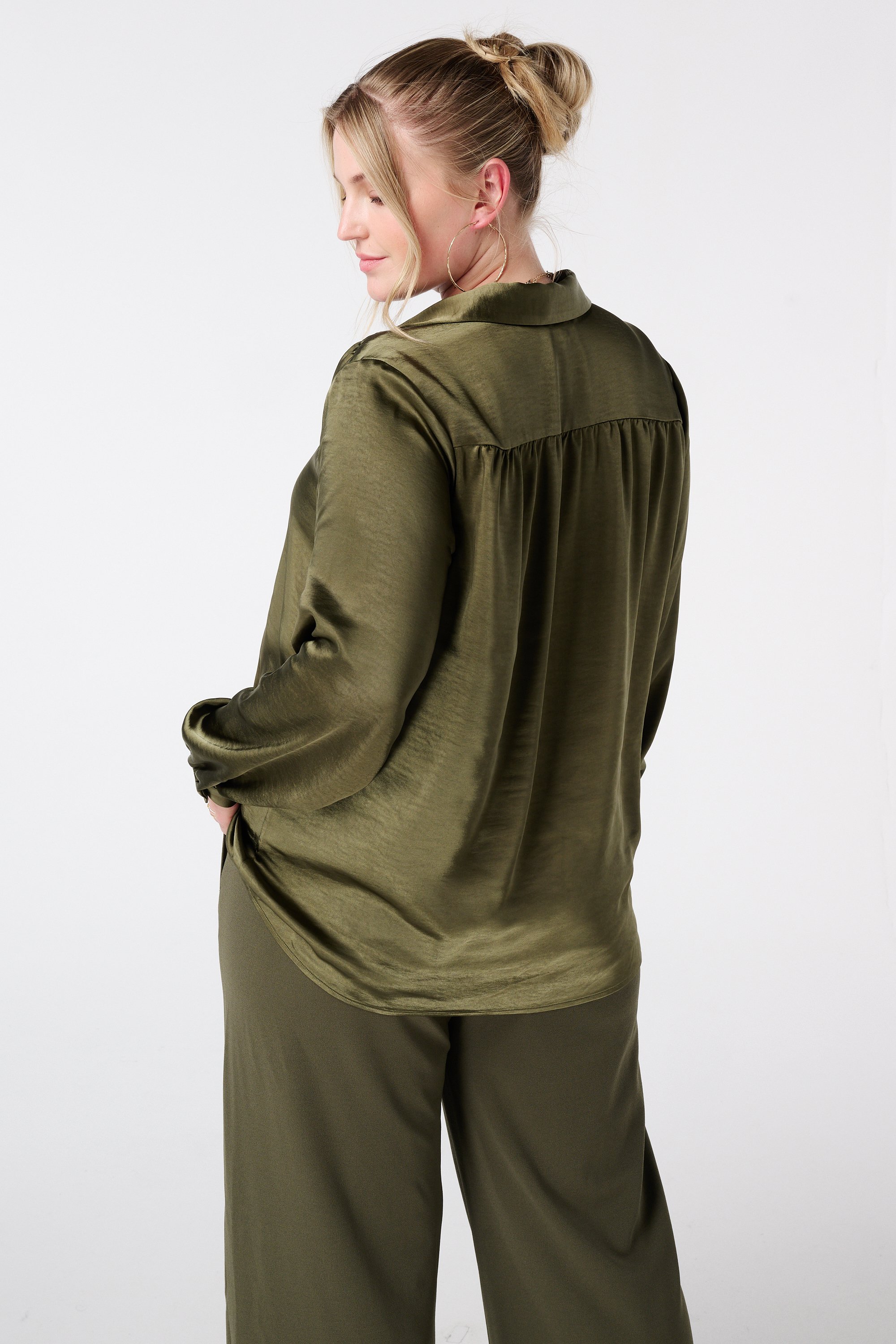 Blouse in satijnen look Khaki