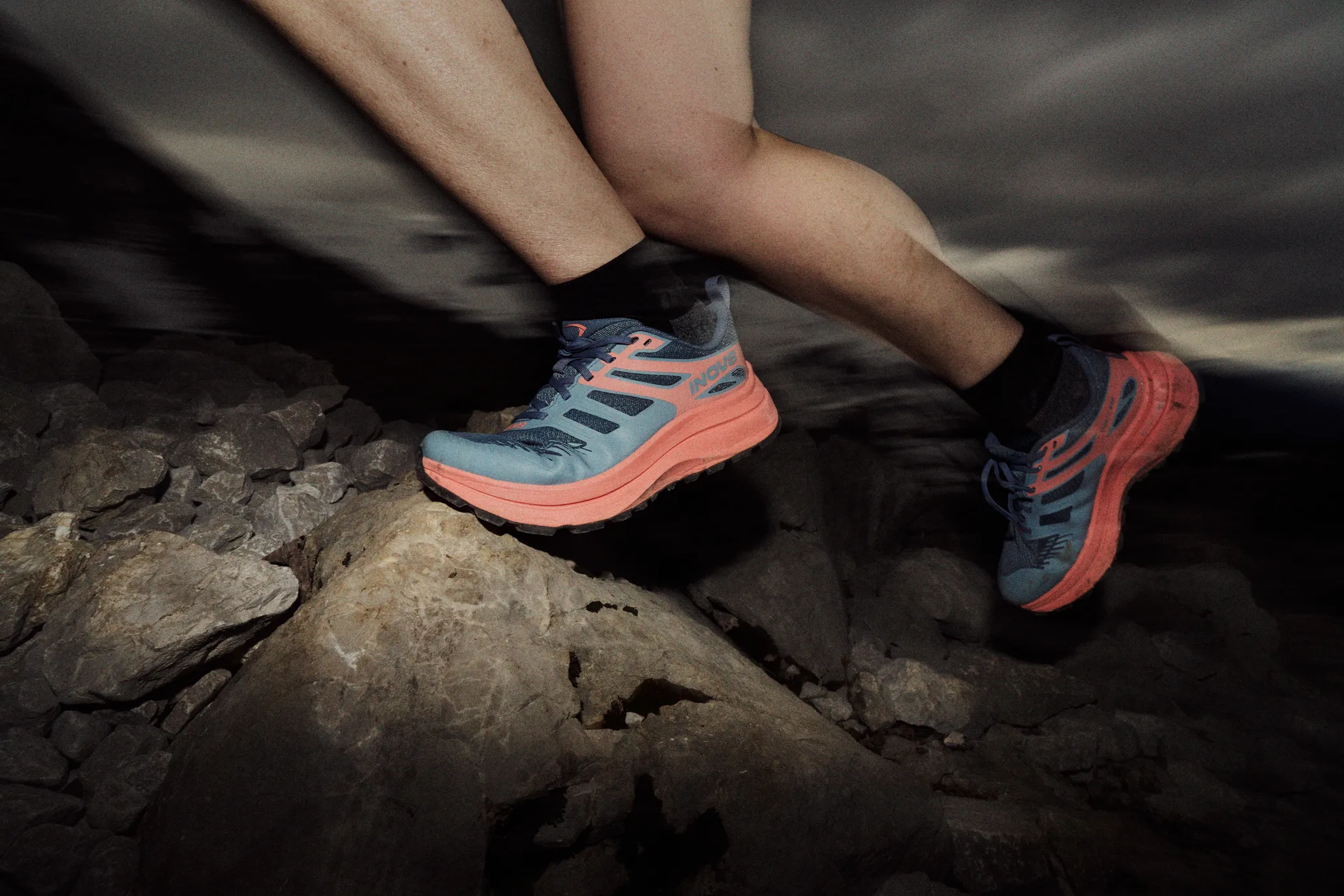 inov-8 Women's Trailfly Max Blue Grey/Coral/Light Grey