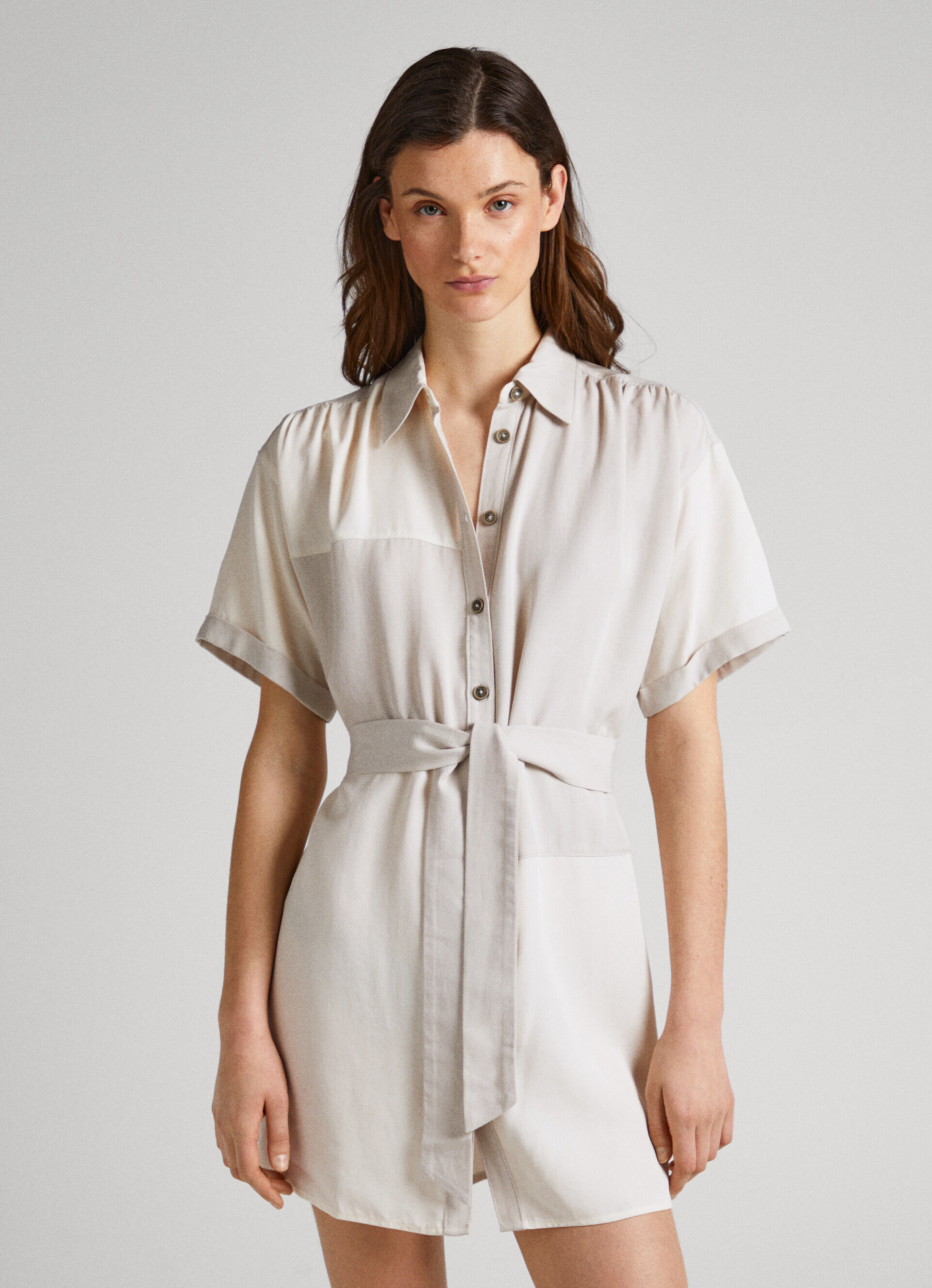 VESTIDO COM EFEITO DE REMENDOS - branco mousse