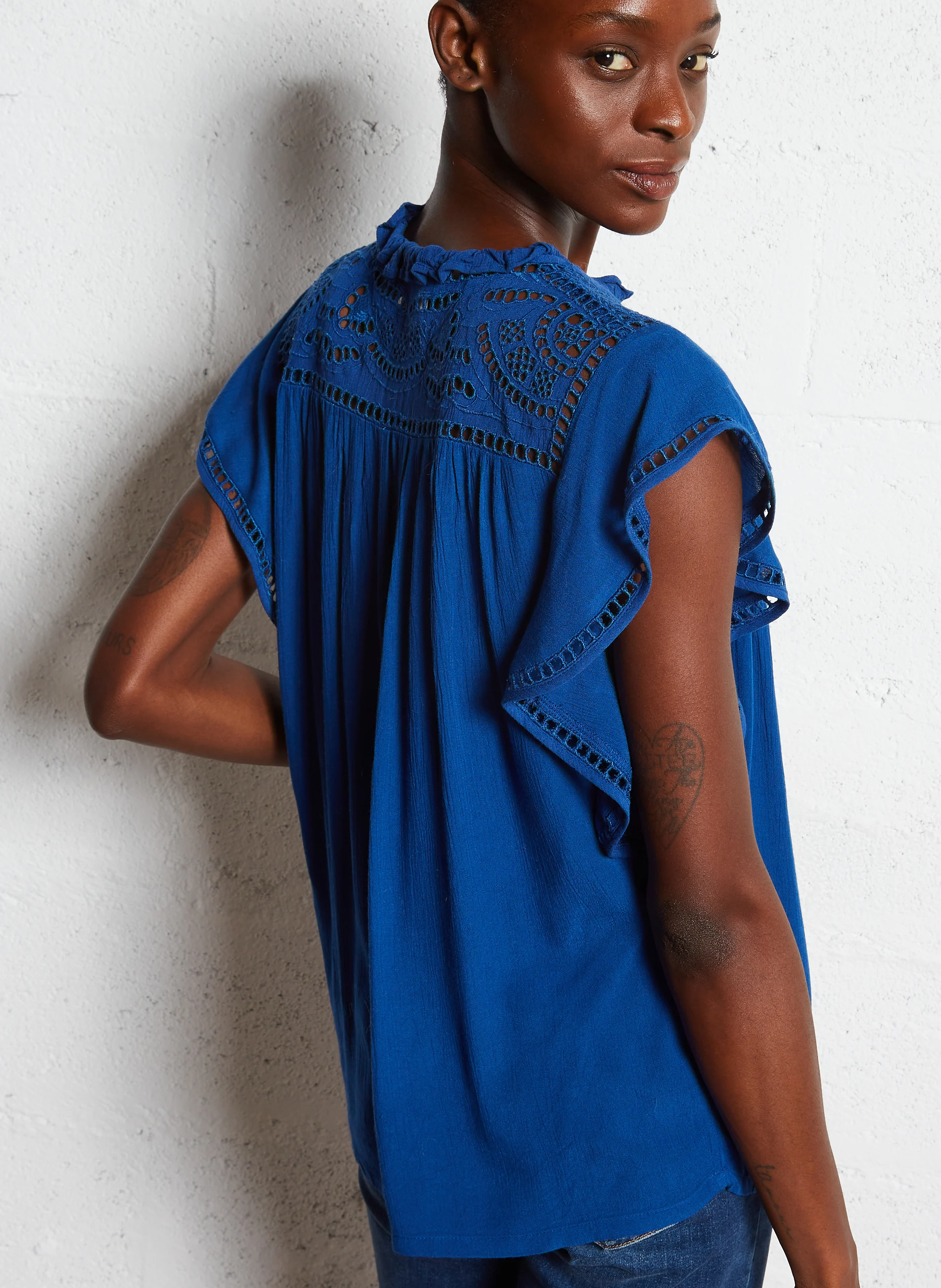 CINDY - Top col victorien fendu brodé | Bleu