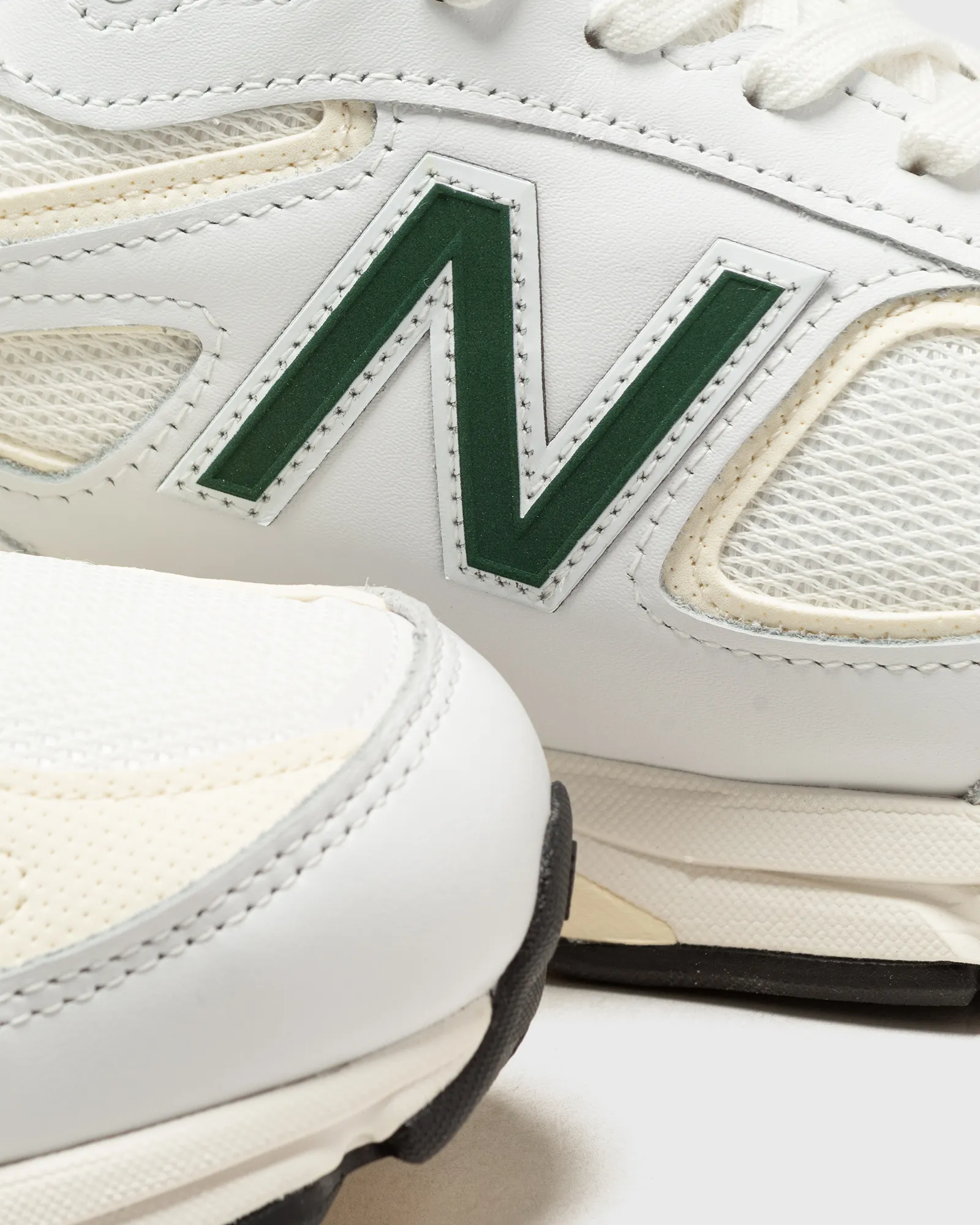 New Balance 990v4