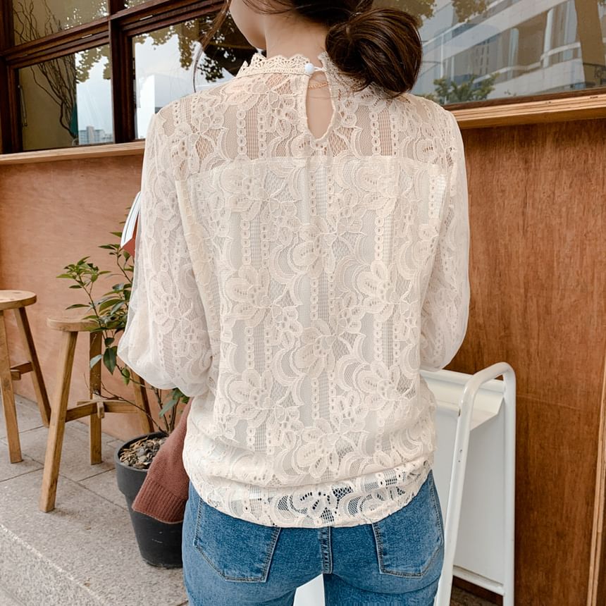HYAKU - Blouse met lange mouwen en hoge hals en kant