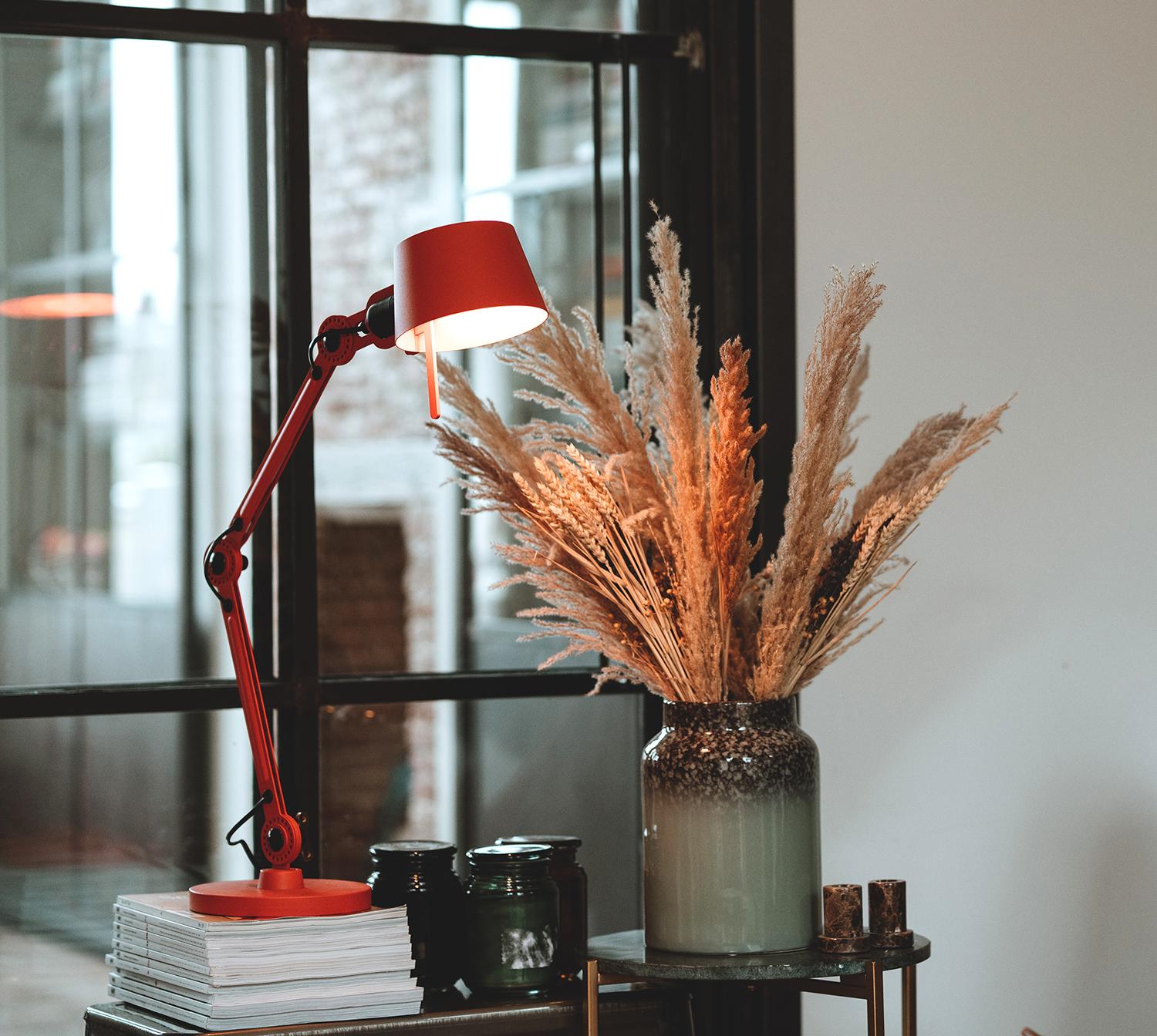 Bolt 2 Arm bureaulamp small Smokey Black