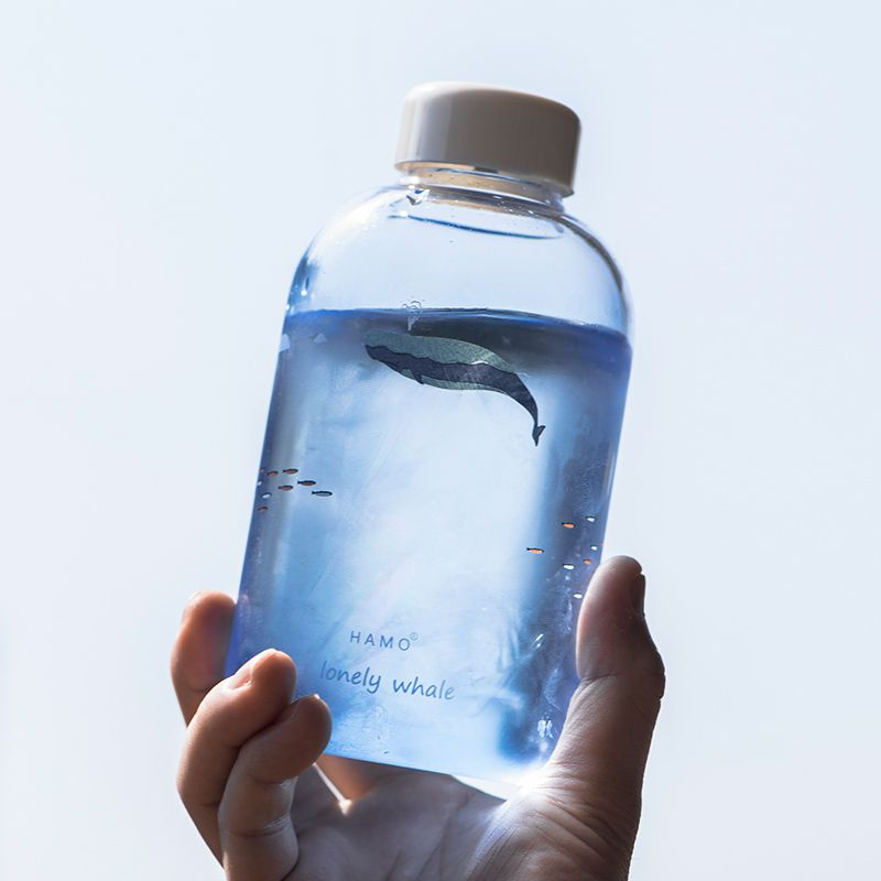 MIMO - Set: Glazen waterfles met walvisprint + trekkoordtasje