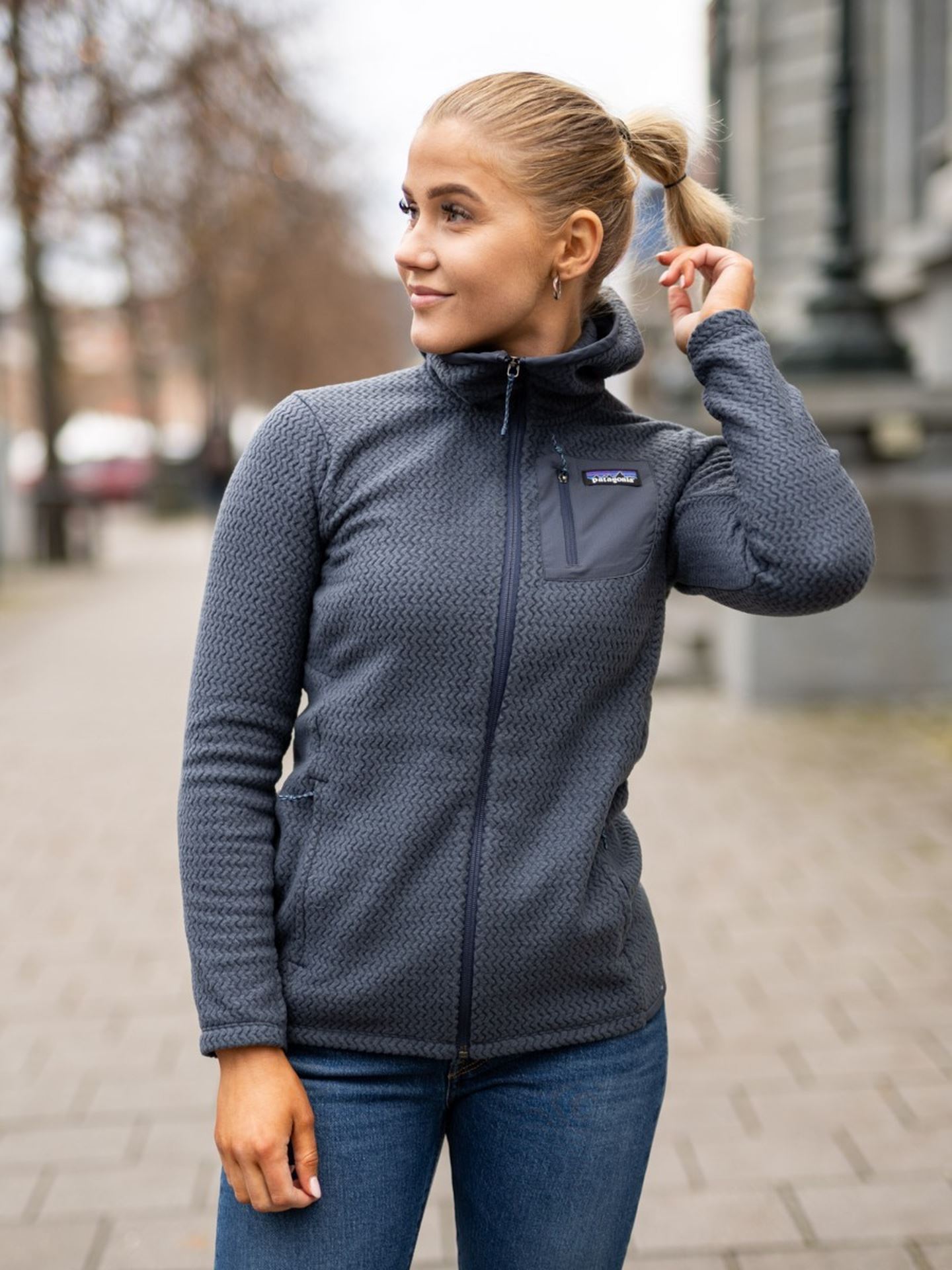 R1 Air Full-Zip Hoody