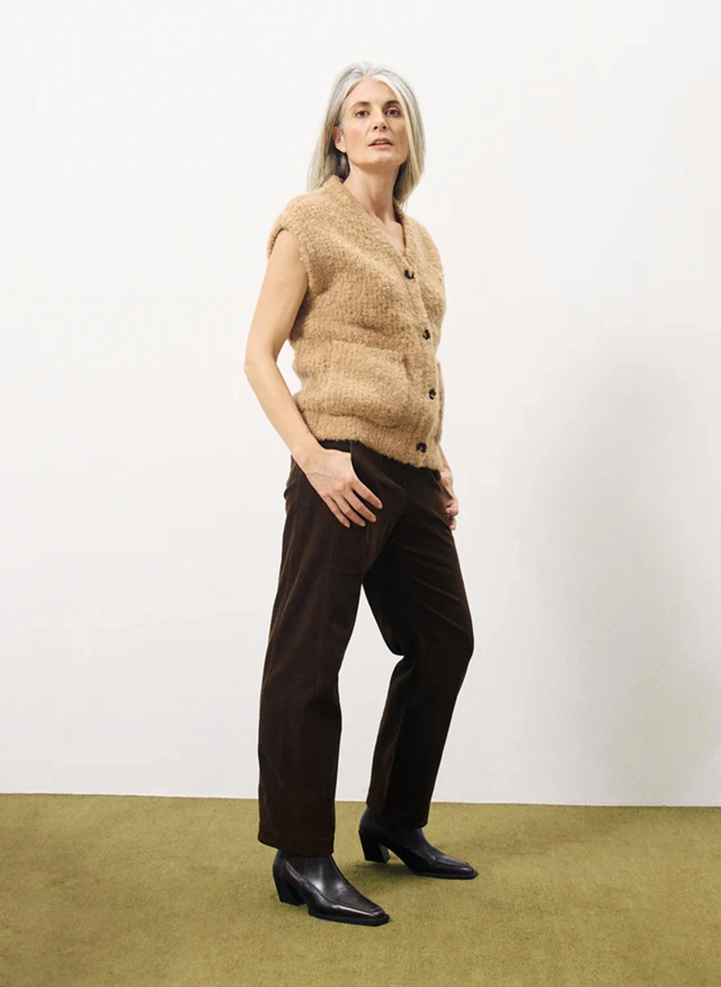 MAGALY - Gilet sans manches en maille bouclette | Marron