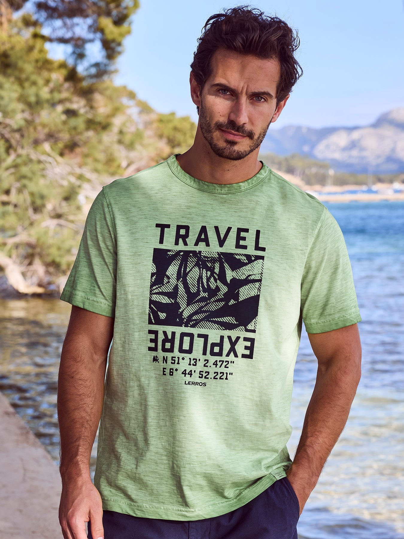 Modisches Herren T-Shirt mit Brustprint